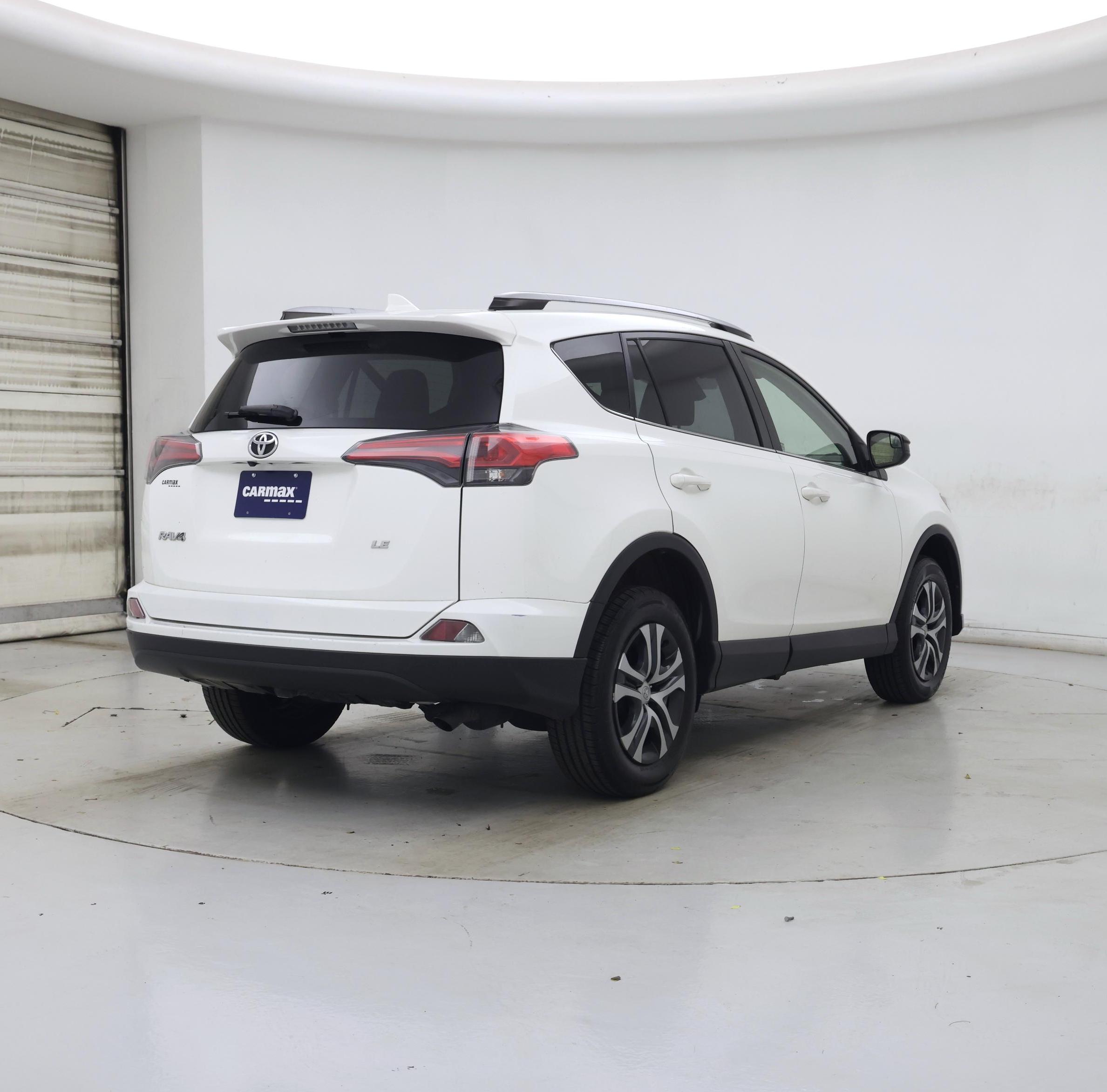 Thumbnail: 2017 Toyota RAV4 - 8