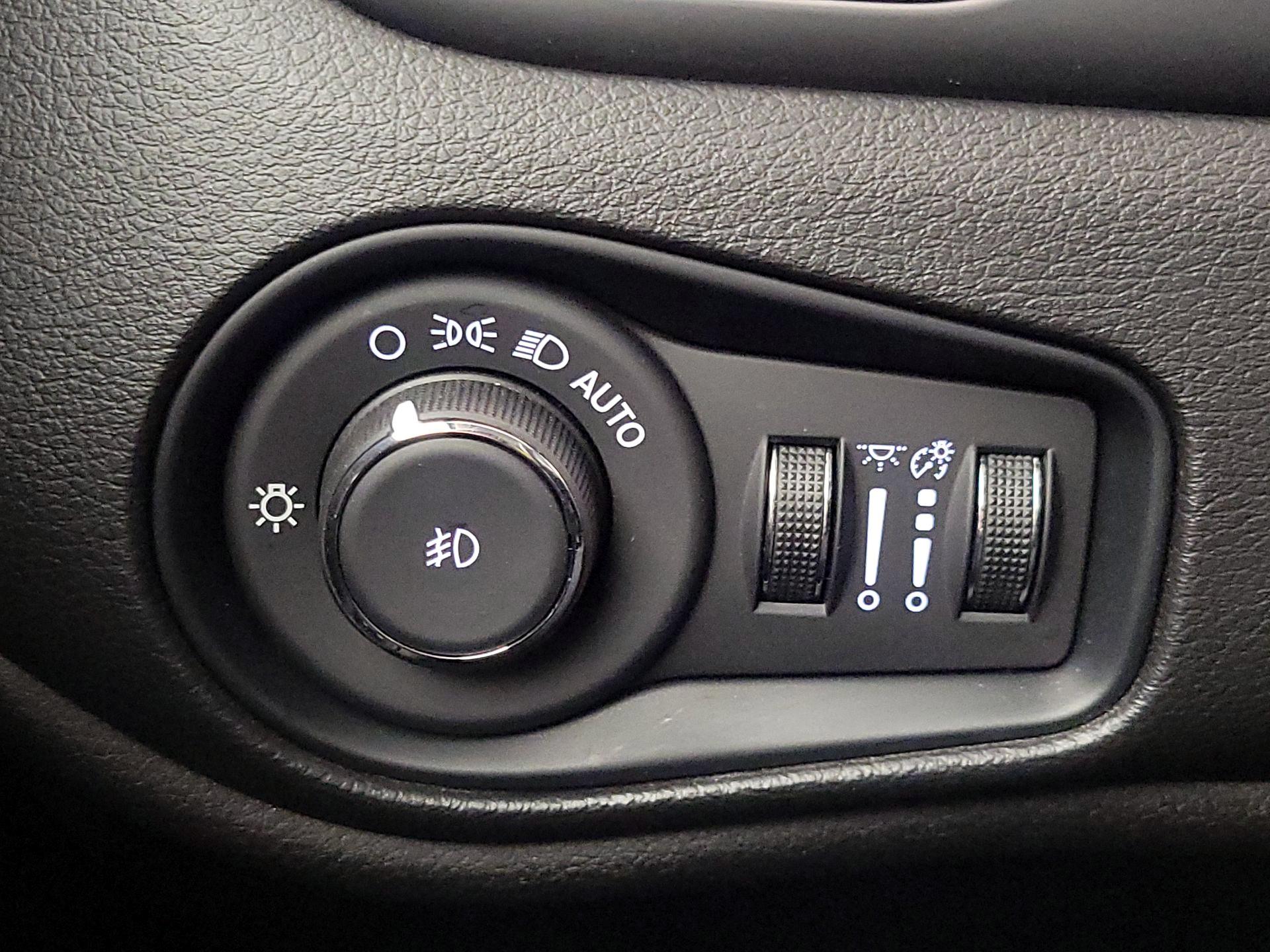 Thumbnail: 2022 Jeep Renegade - 13