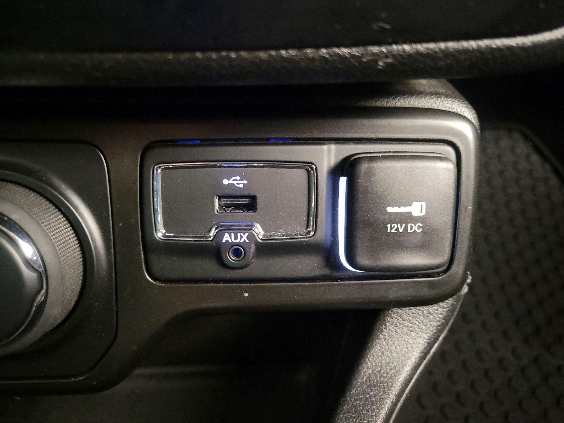 Thumbnail: 2022 Jeep Renegade - 19