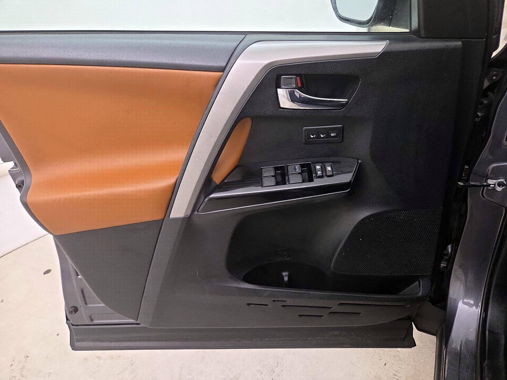 Thumbnail: 2016 Toyota RAV4 - 12