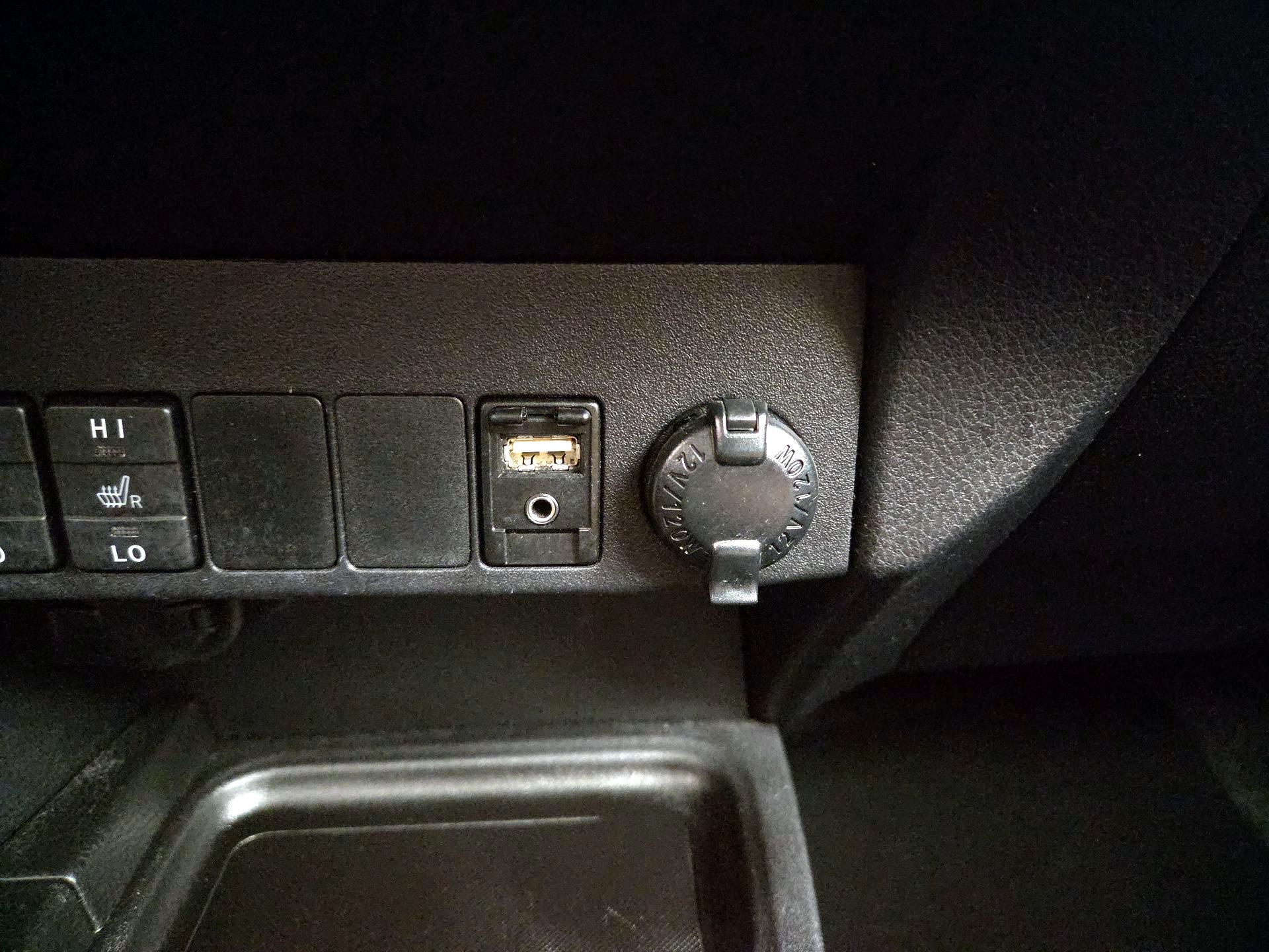 Thumbnail: 2016 Toyota RAV4 - 18