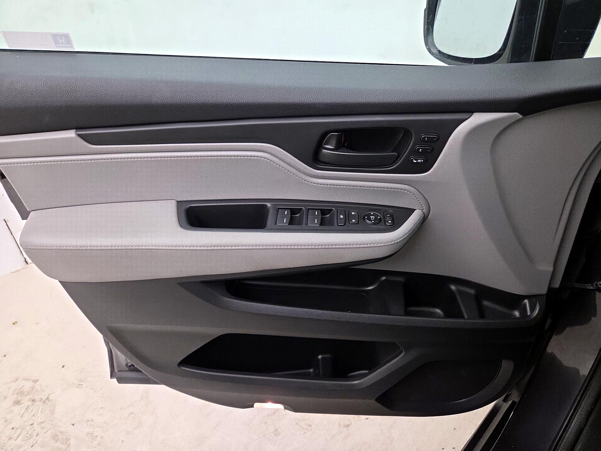 Thumbnail: 2018 Honda Odyssey - 12