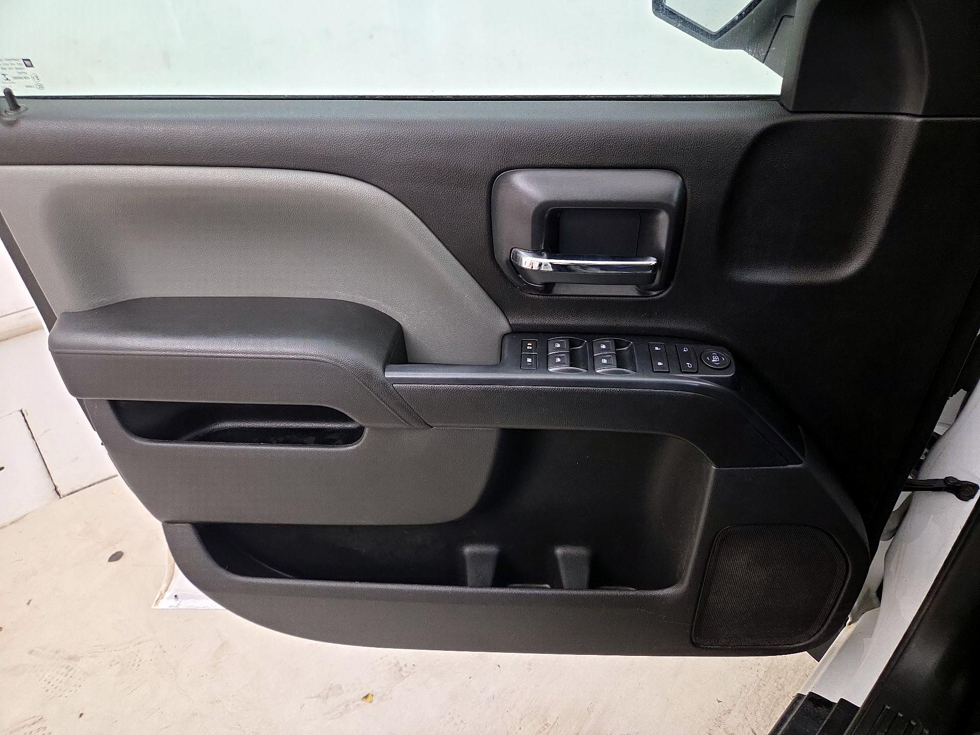 Thumbnail: 2018 Chevrolet Silverado 1500 - 12