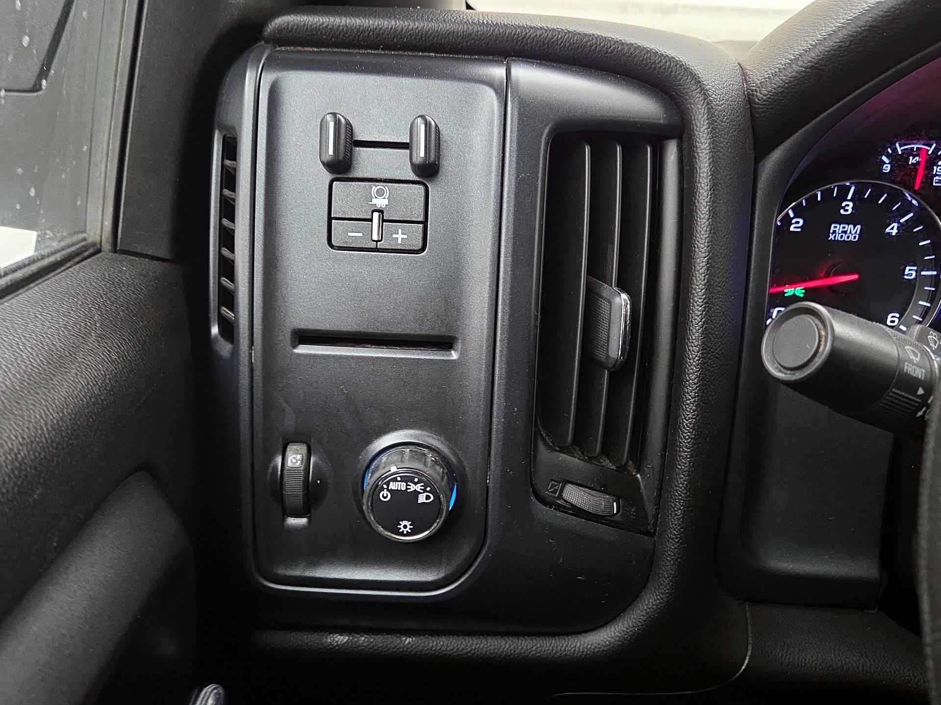 Thumbnail: 2018 Chevrolet Silverado 1500 - 13