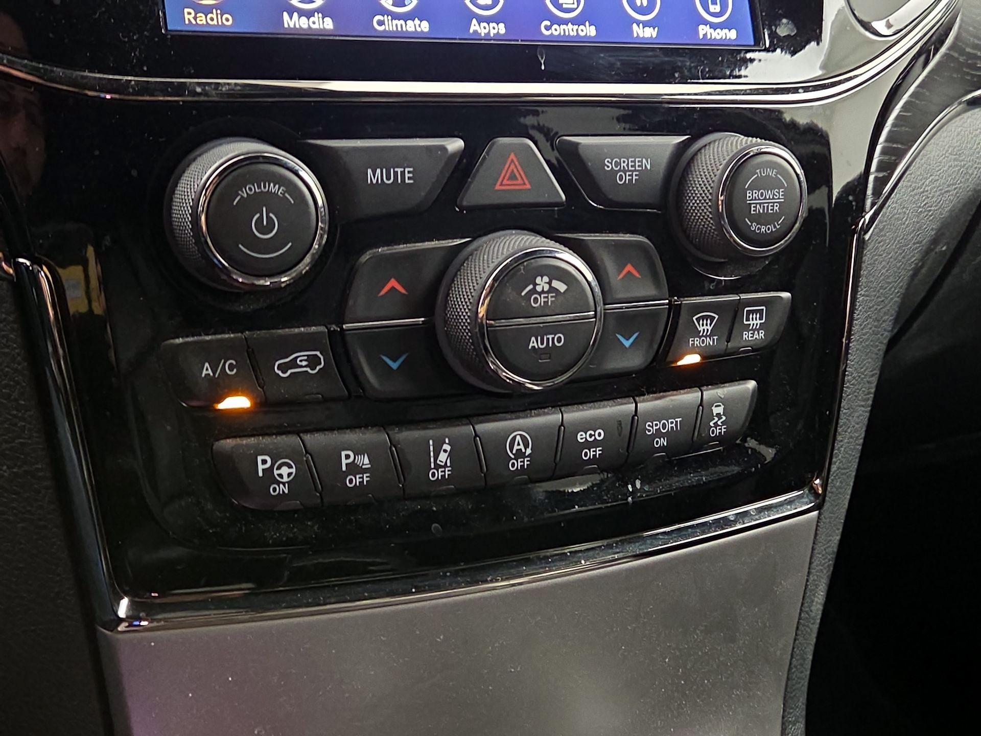 Thumbnail: 2019 Jeep Grand Cherokee - 17