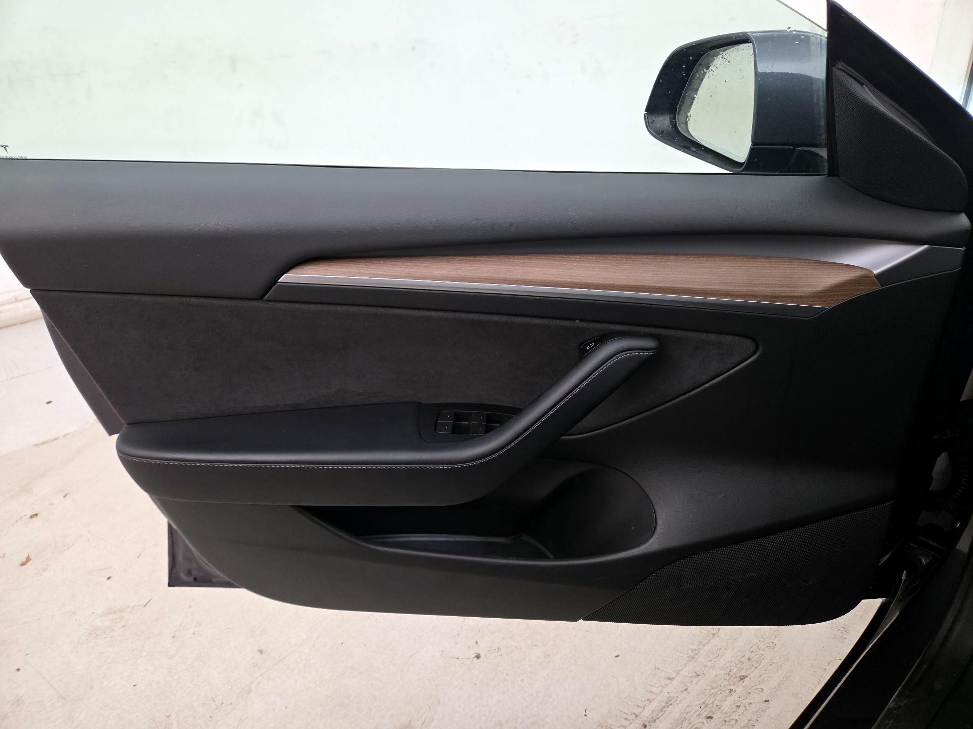 Thumbnail: 2022 Tesla Model 3 - 12
