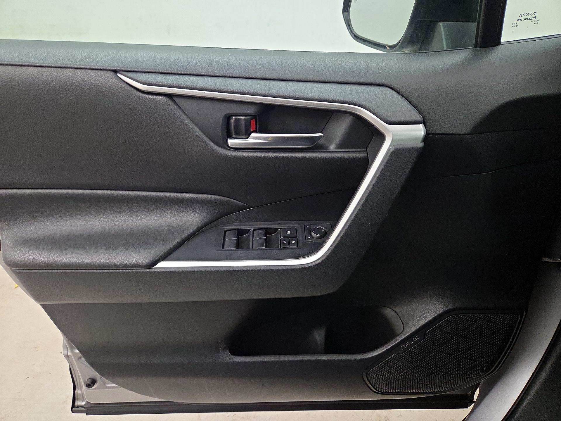 Thumbnail: 2019 Toyota RAV4 - 12