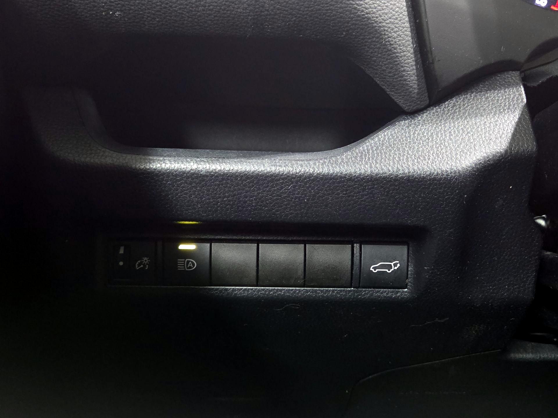 Thumbnail: 2019 Toyota RAV4 - 13