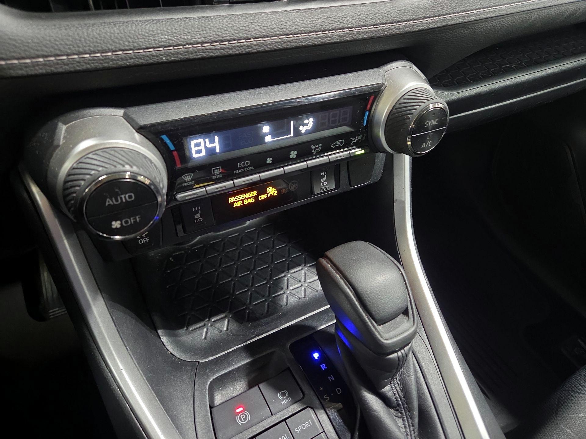 Thumbnail: 2019 Toyota RAV4 - 16
