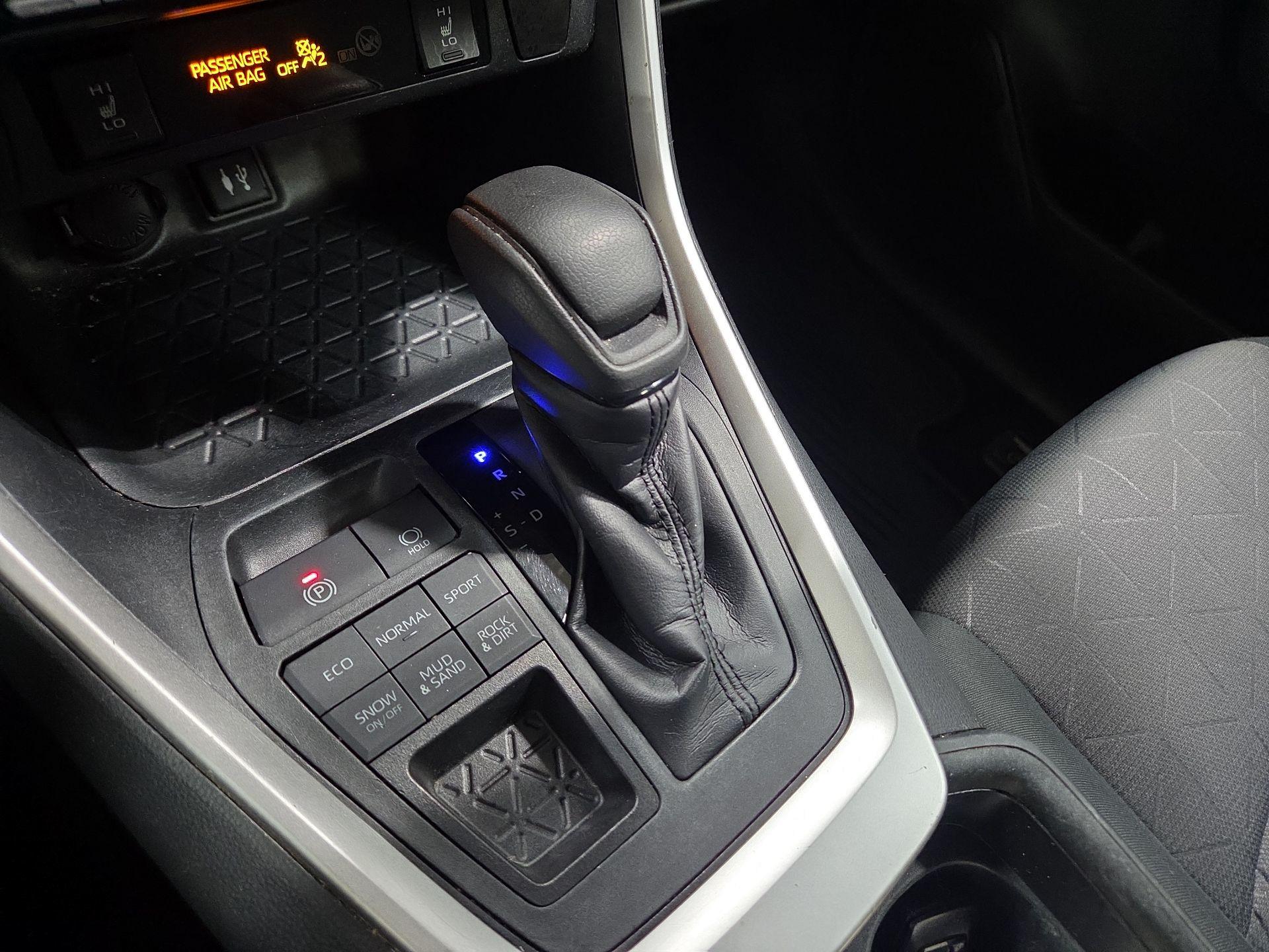 Thumbnail: 2019 Toyota RAV4 - 17