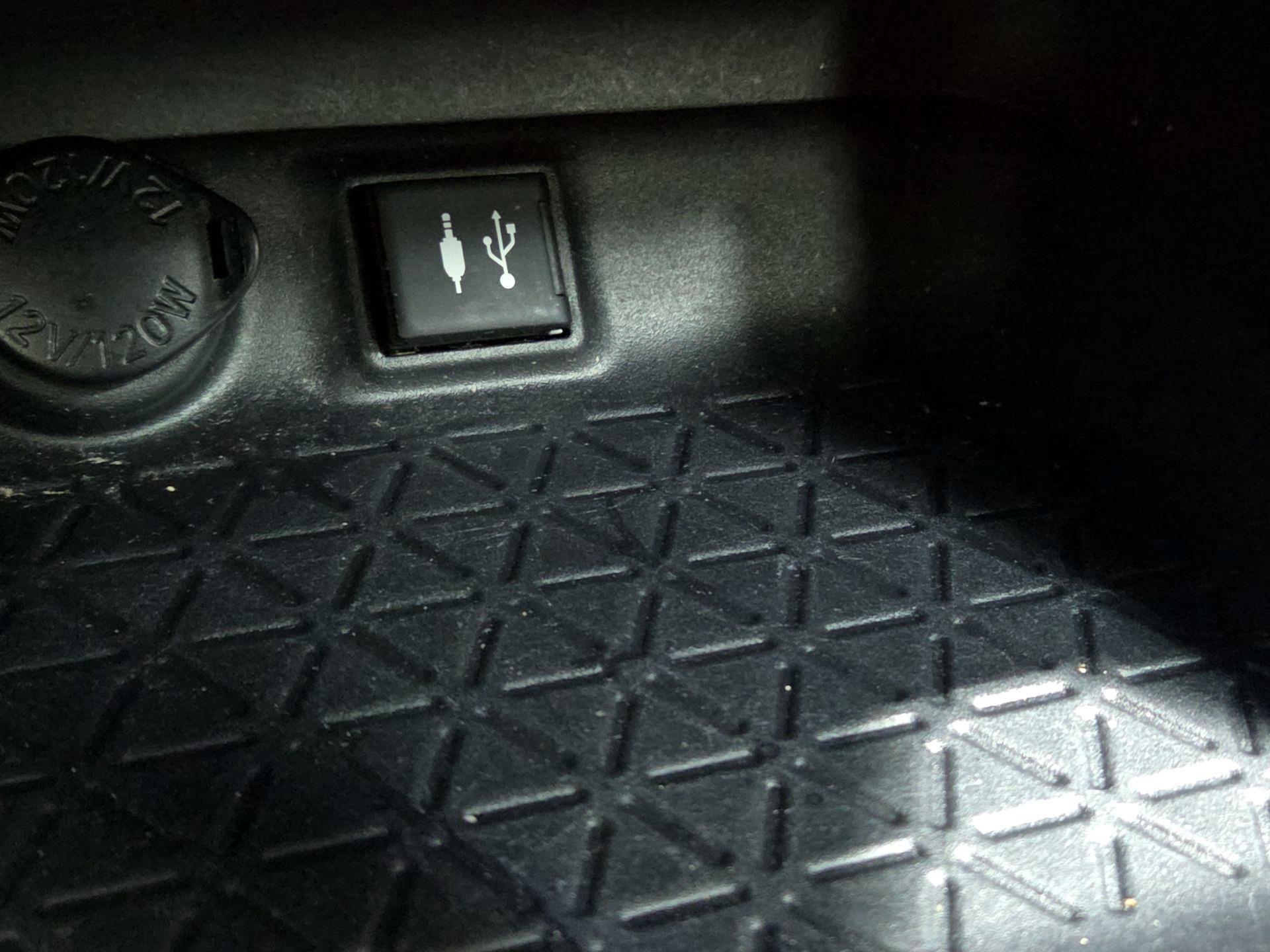 Thumbnail: 2019 Toyota RAV4 - 18