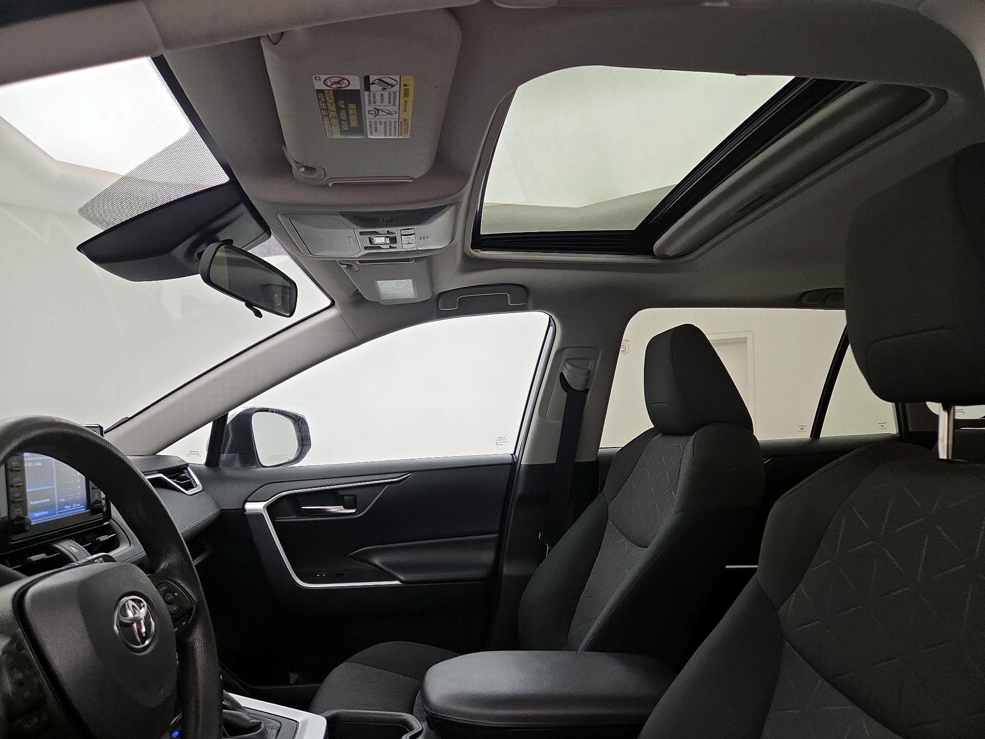 Thumbnail: 2019 Toyota RAV4 - 19