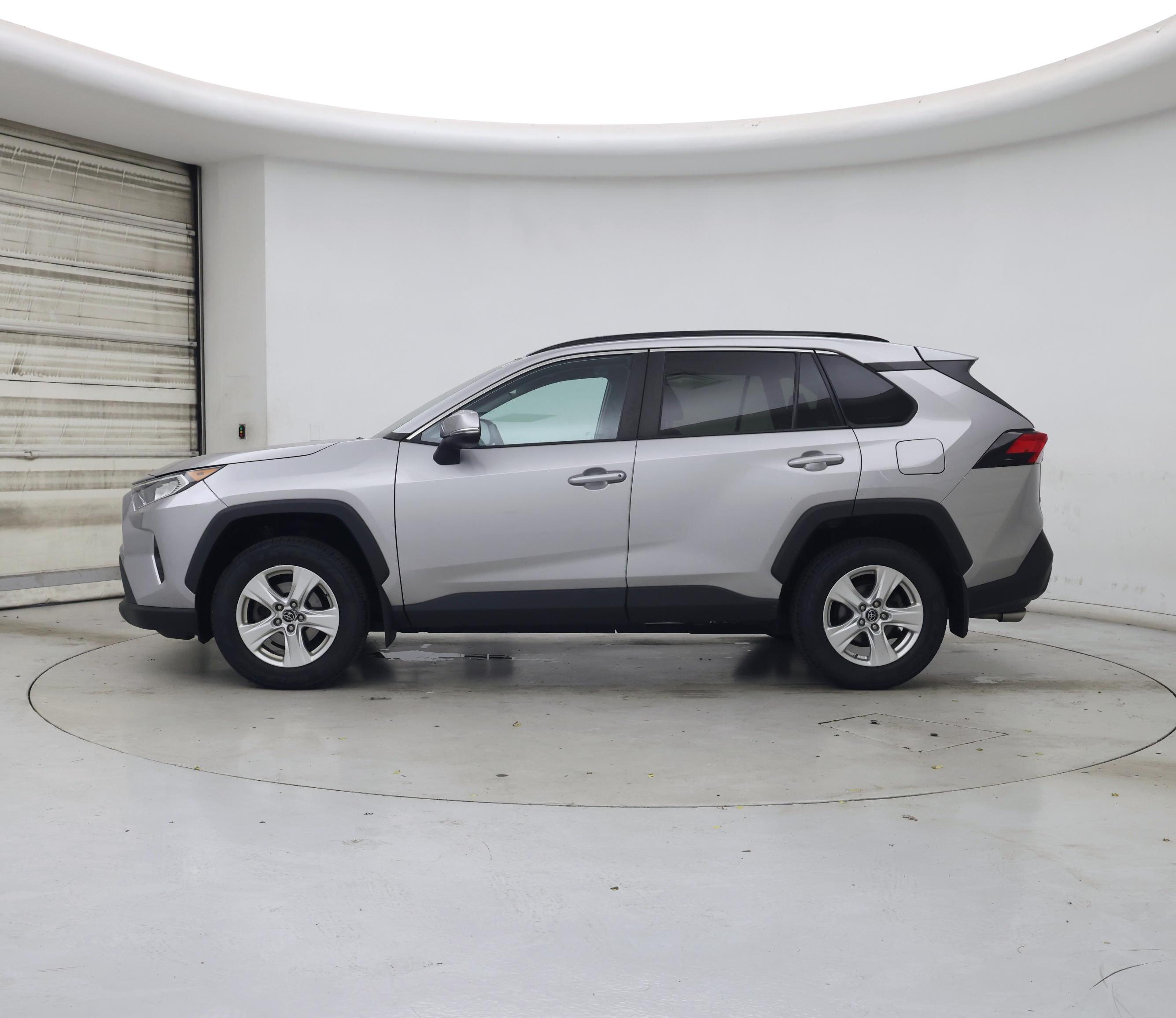 Thumbnail: 2019 Toyota RAV4 - 3