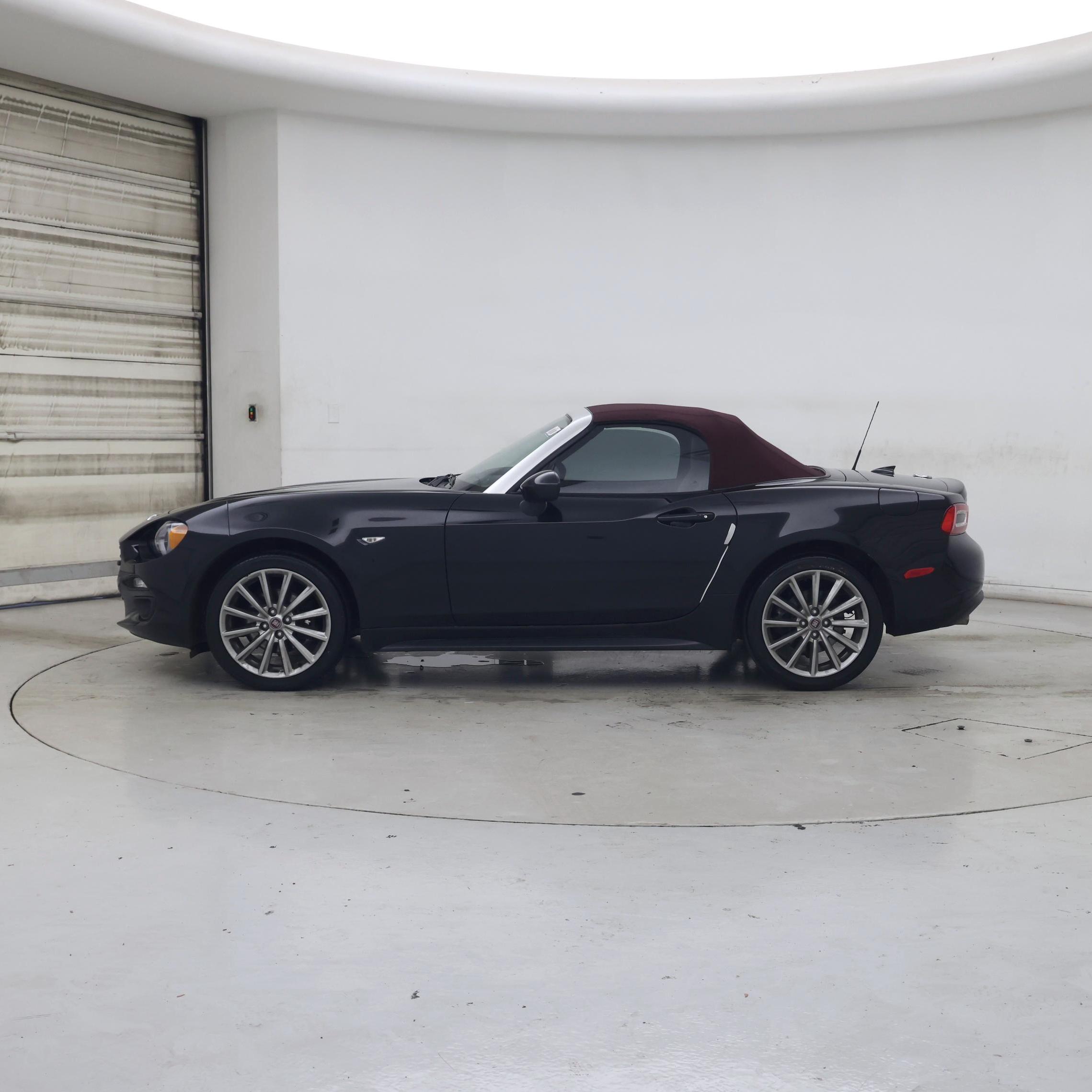 Thumbnail: 2018 Fiat 124 Spider - 3
