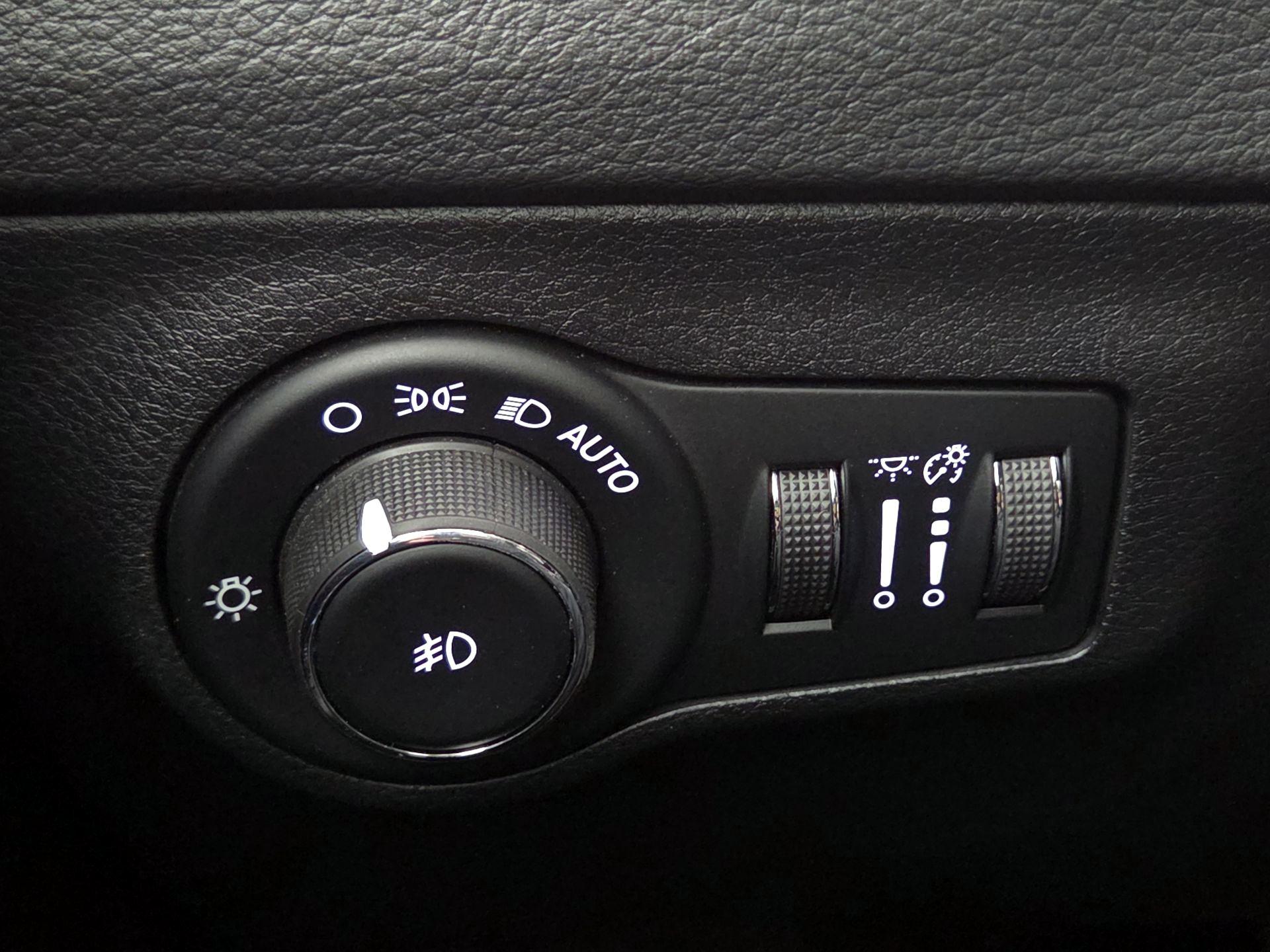 Thumbnail: 2018 Jeep Compass - 13