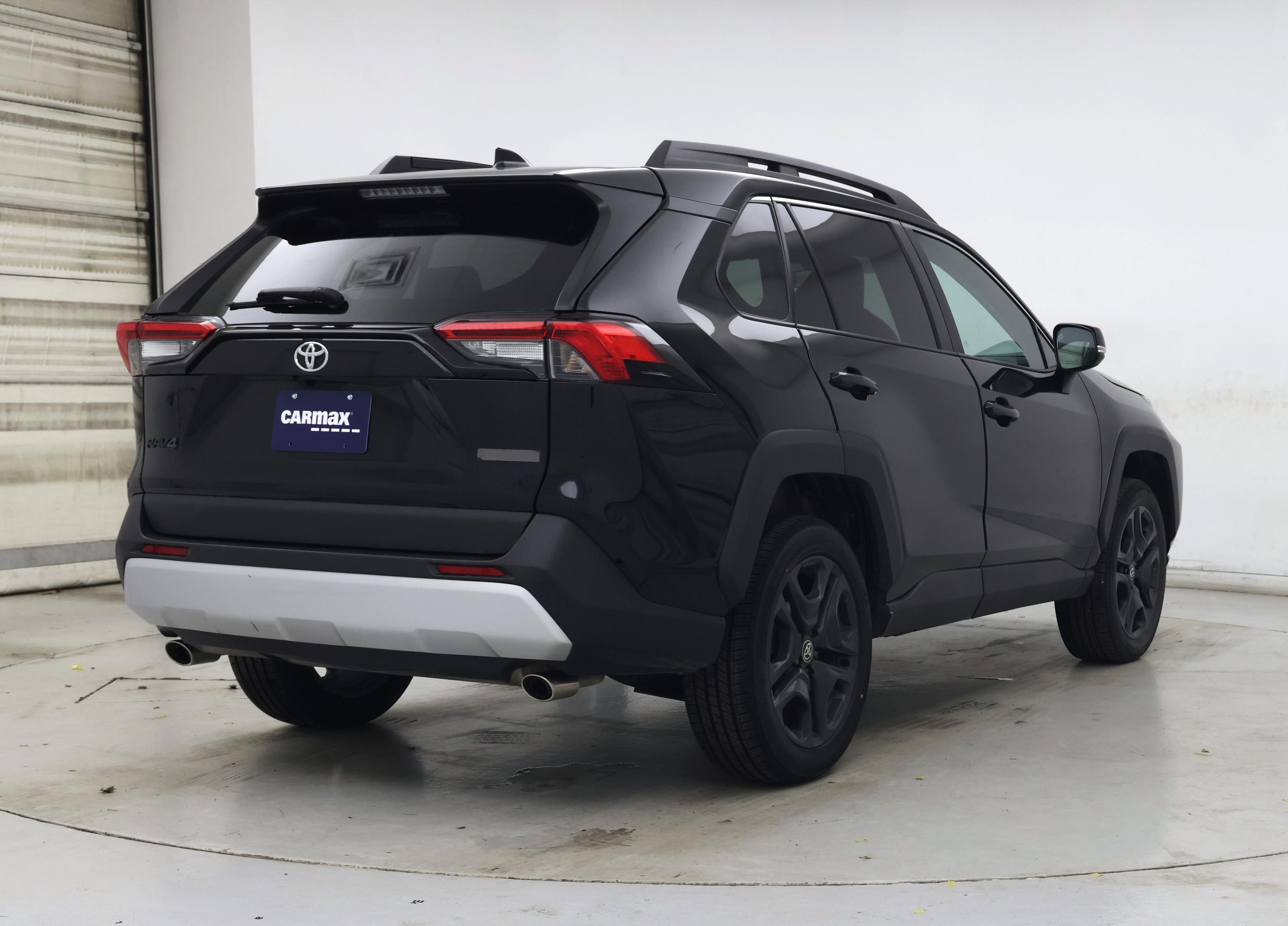 Thumbnail: 2023 Toyota RAV4 - 8