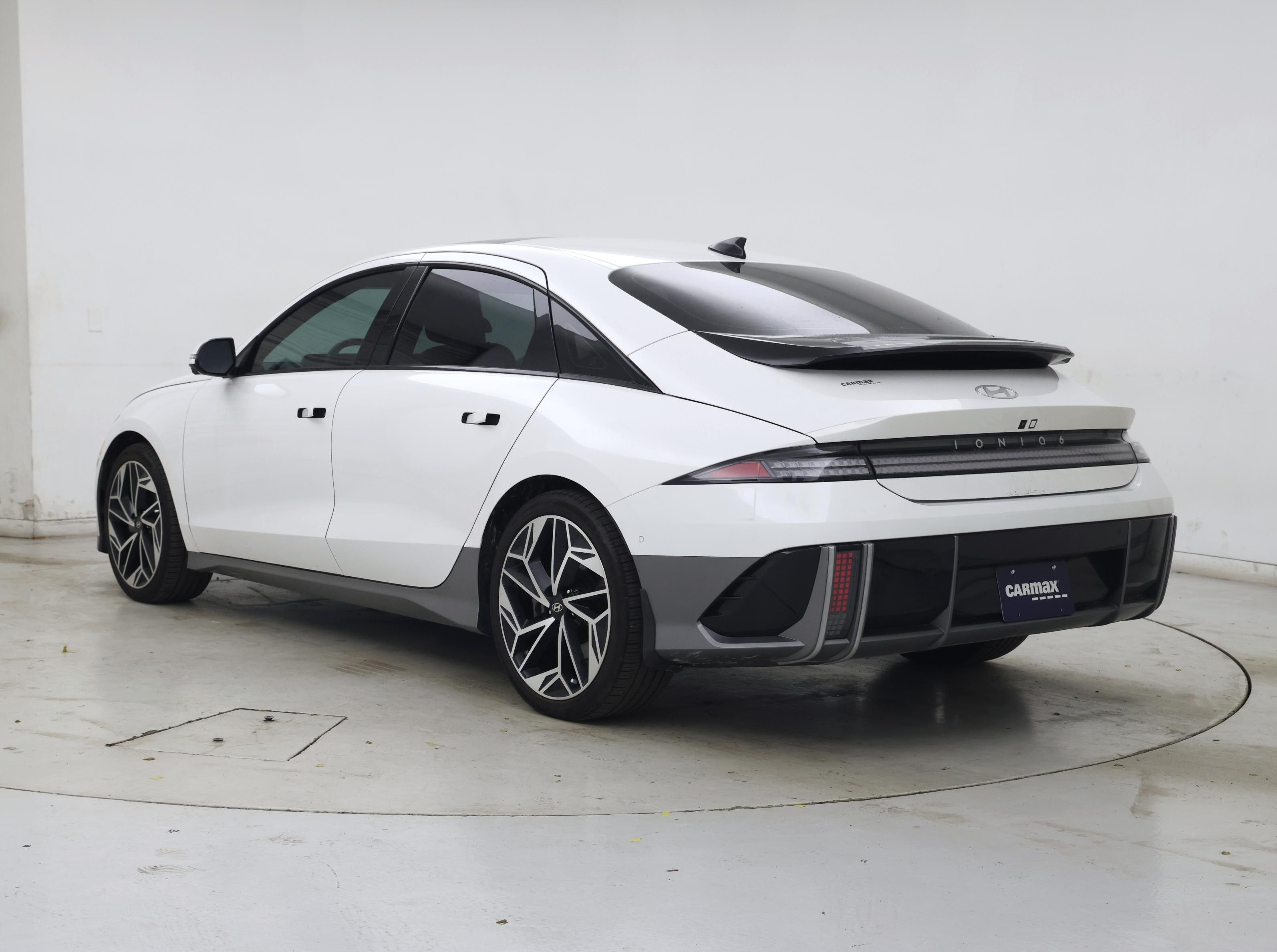 Thumbnail: 2023 Hyundai Ioniq 6 - 2