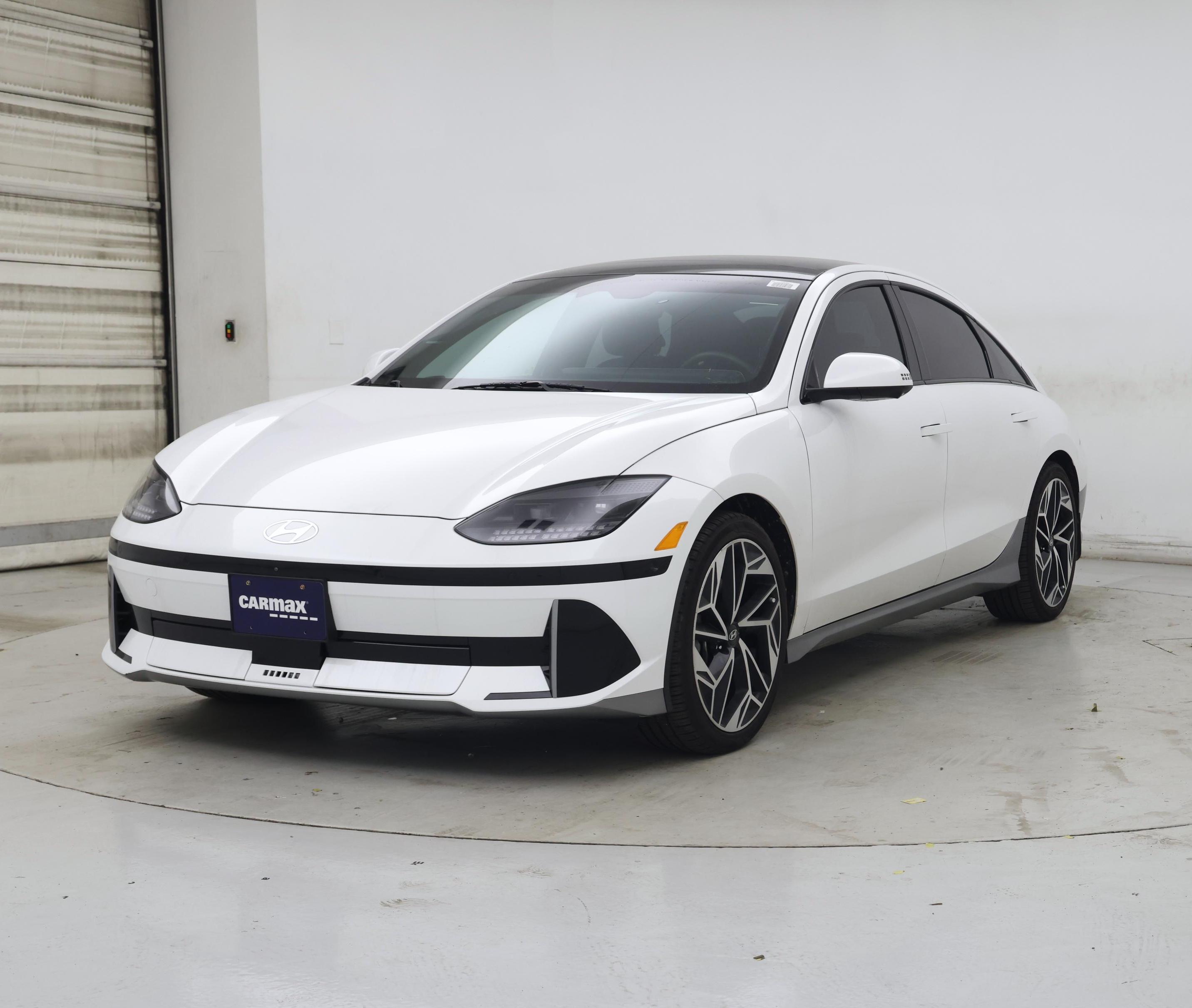 Thumbnail: 2023 Hyundai Ioniq 6 - 4