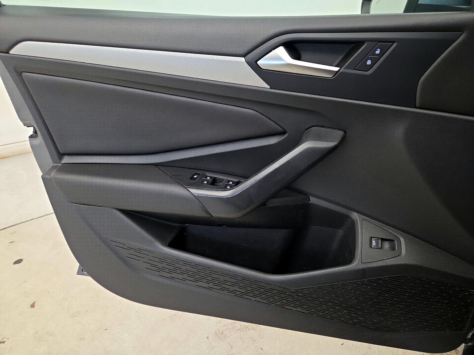 Thumbnail: 2019 Volkswagen Jetta - 12