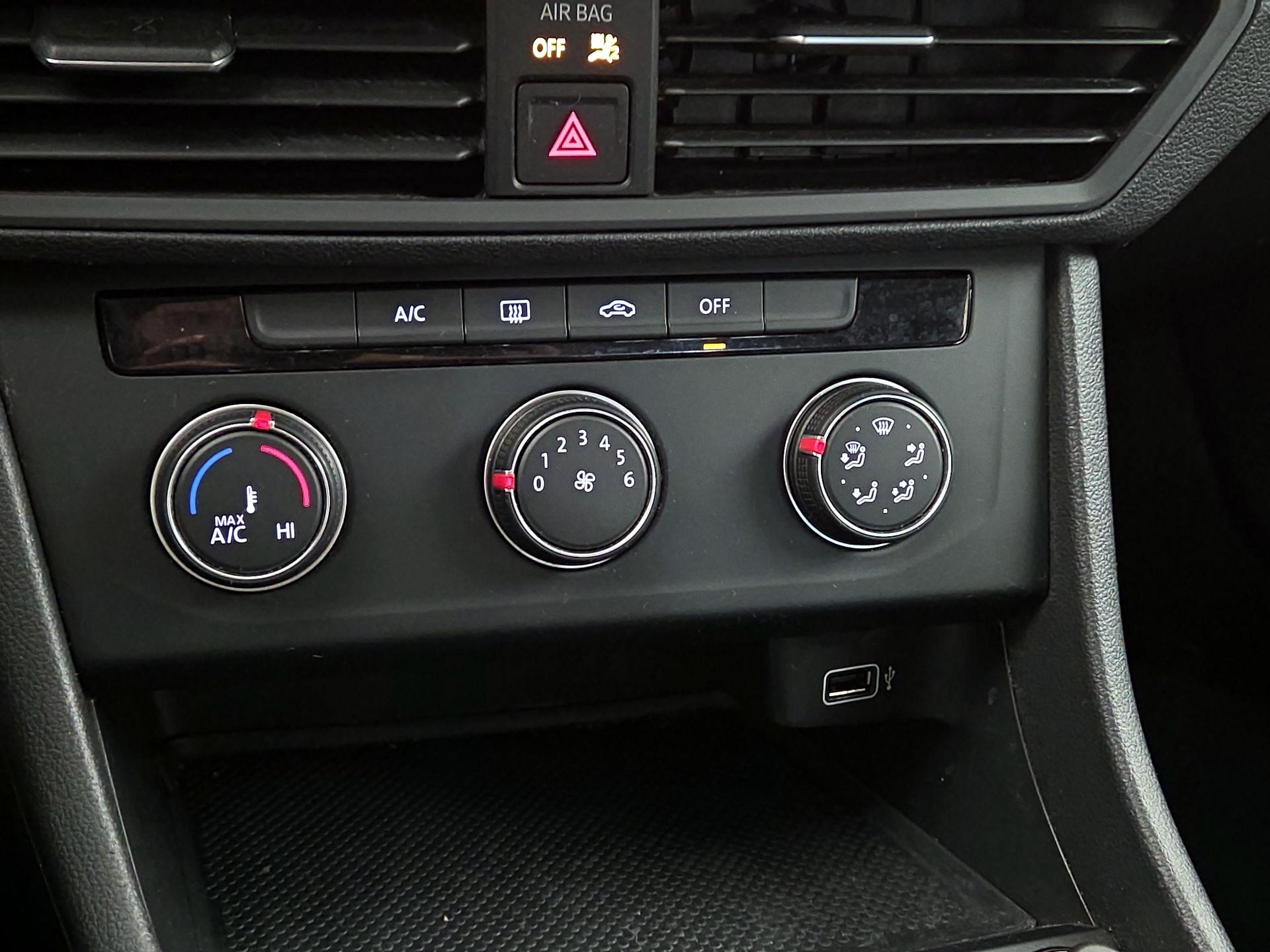 Thumbnail: 2019 Volkswagen Jetta - 16