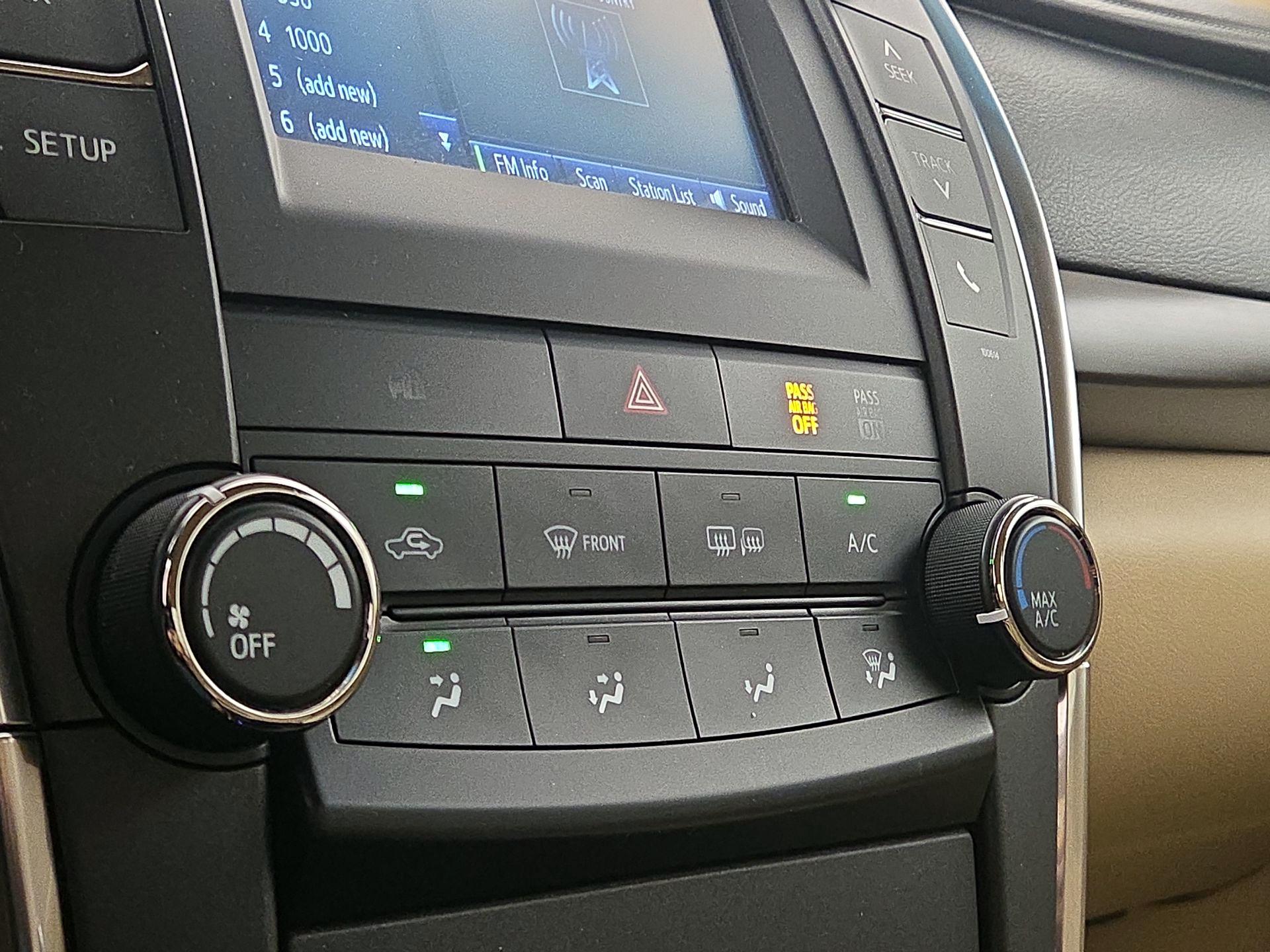 Thumbnail: 2016 Toyota Camry - 16