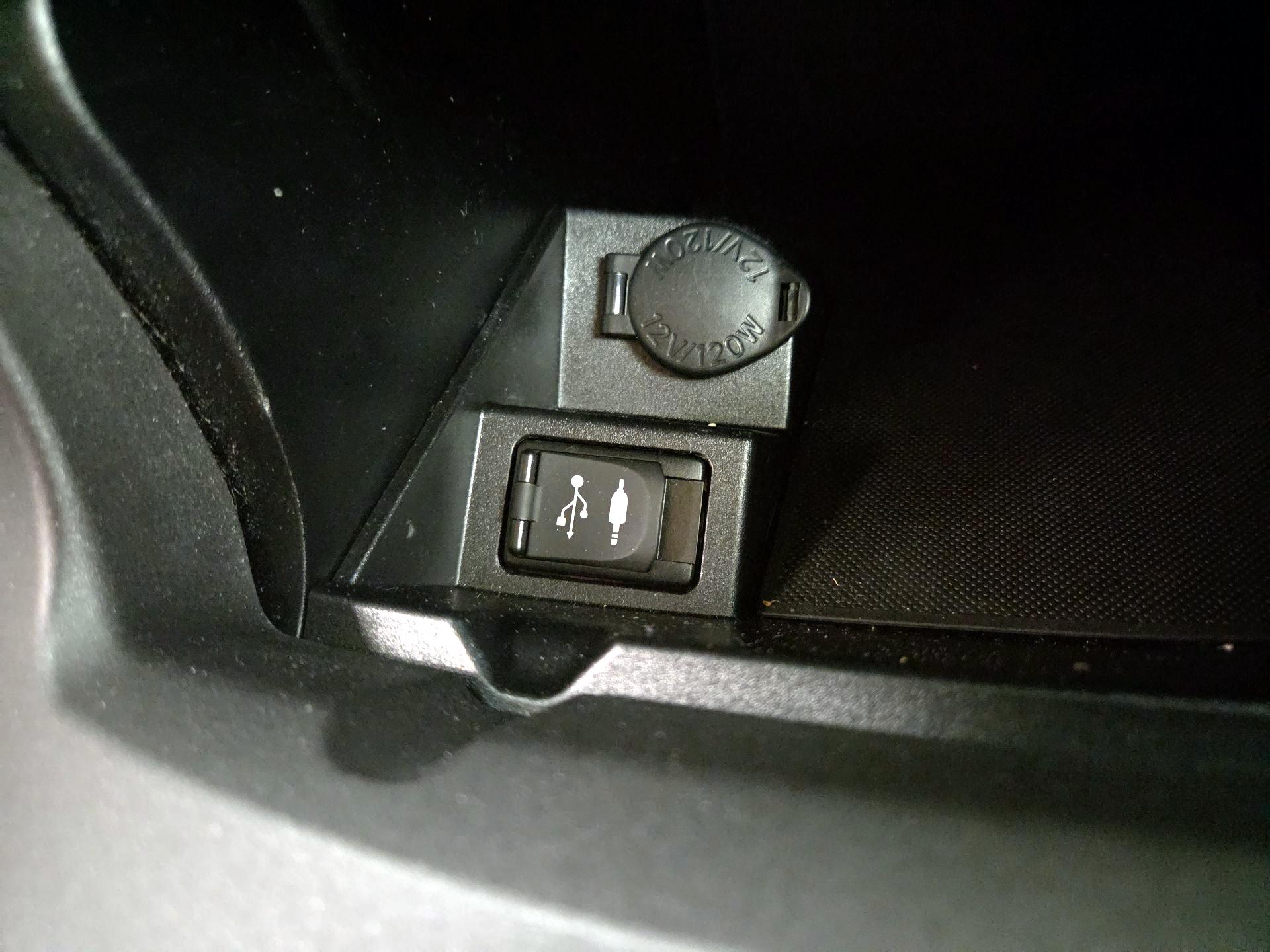 Thumbnail: 2016 Toyota Camry - 18