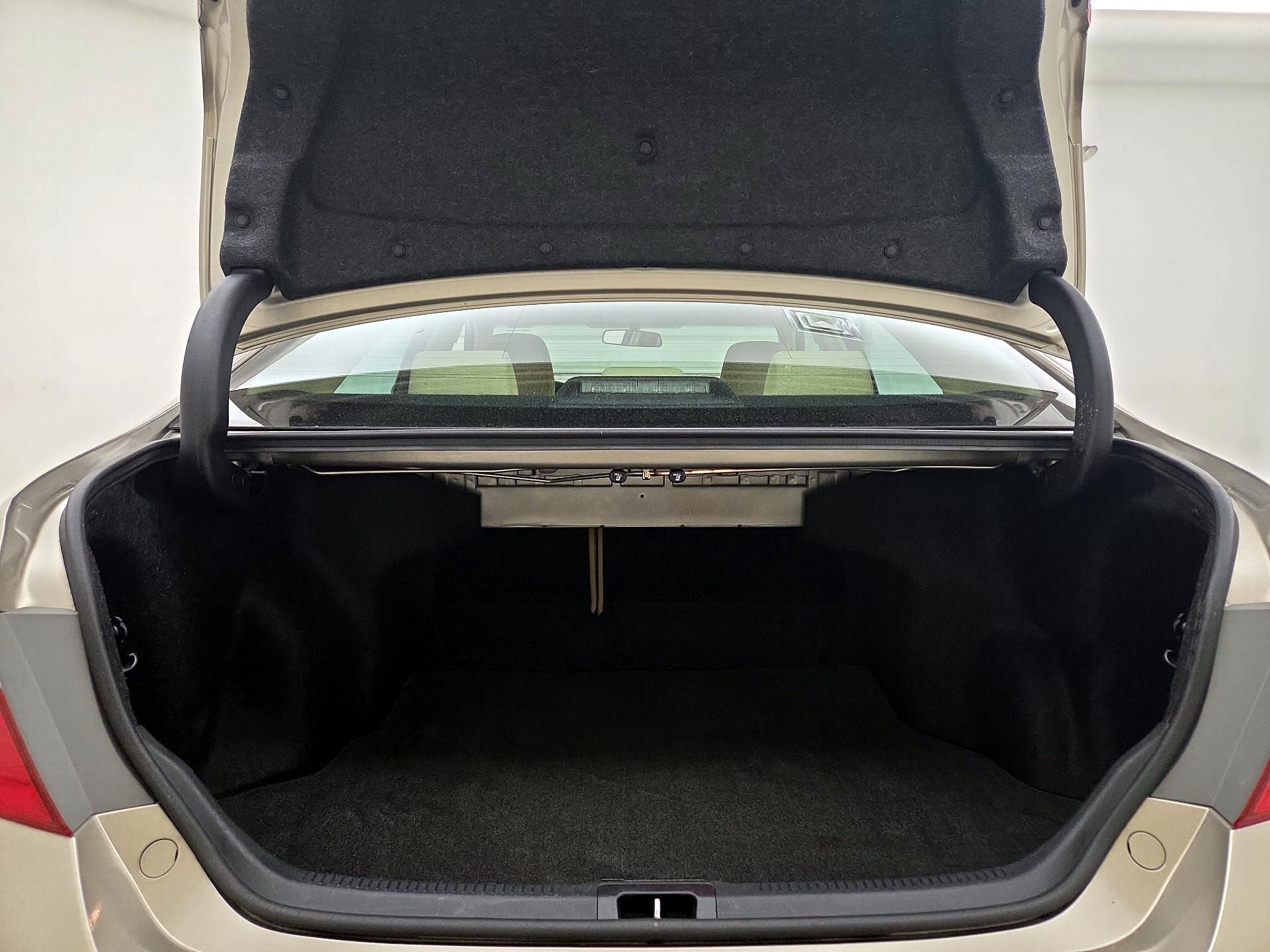 Thumbnail: 2016 Toyota Camry - 20