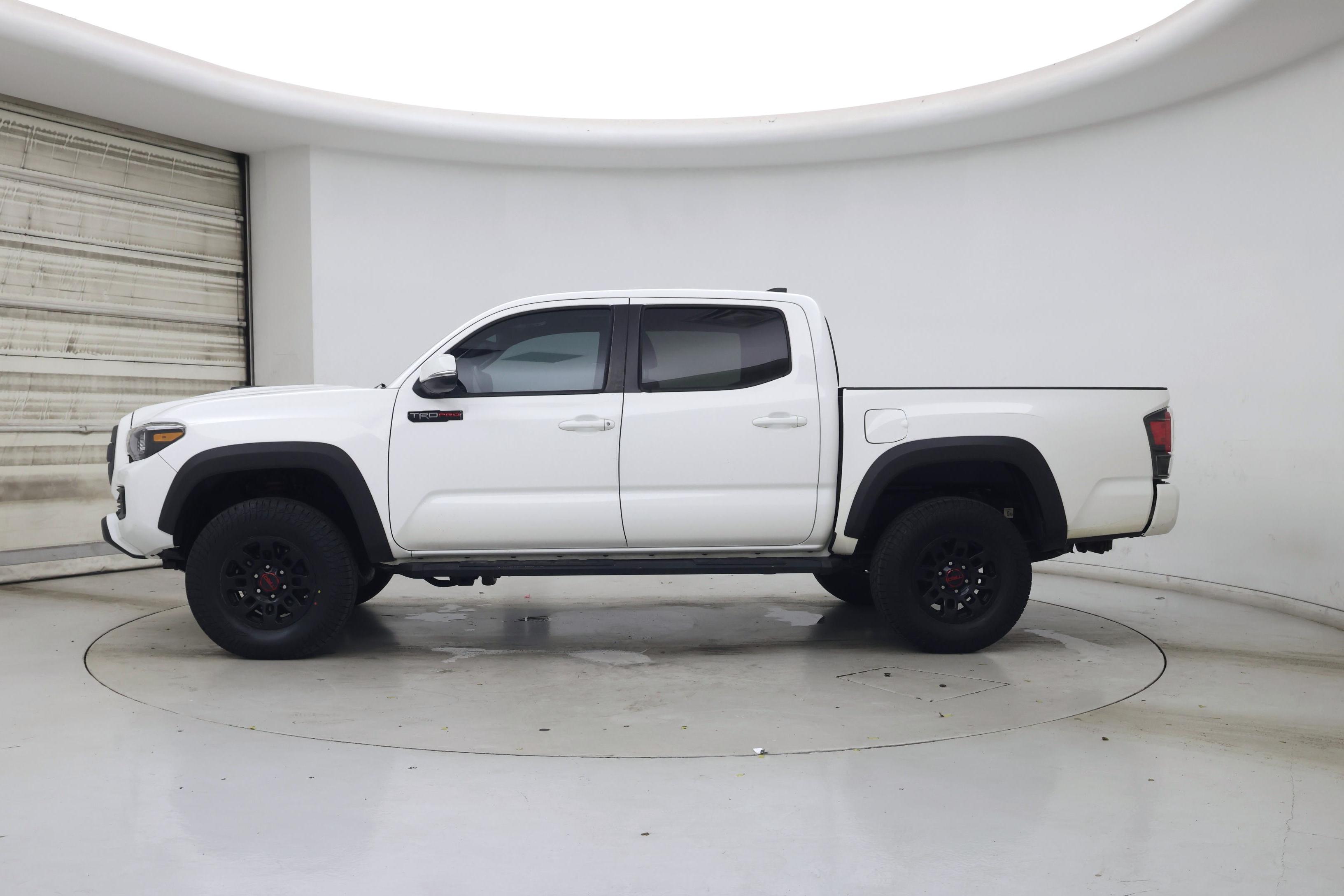Thumbnail: 2019 Toyota Tacoma - 3