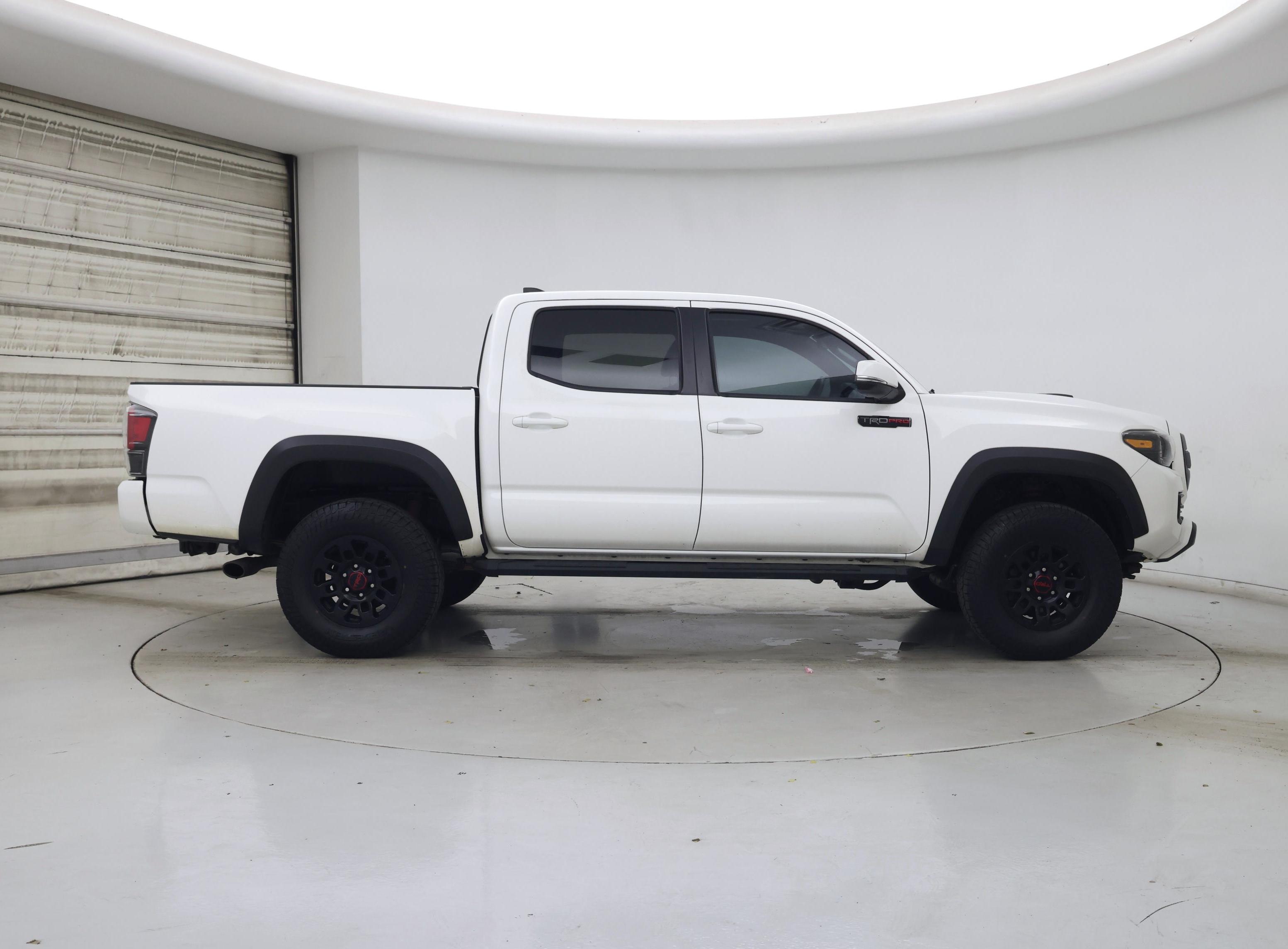 Thumbnail: 2019 Toyota Tacoma - 7