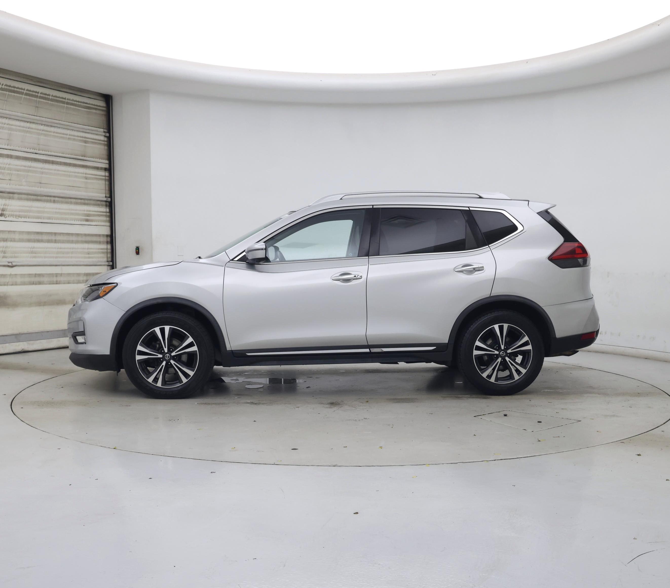 Thumbnail: 2018 Nissan Rogue - 3