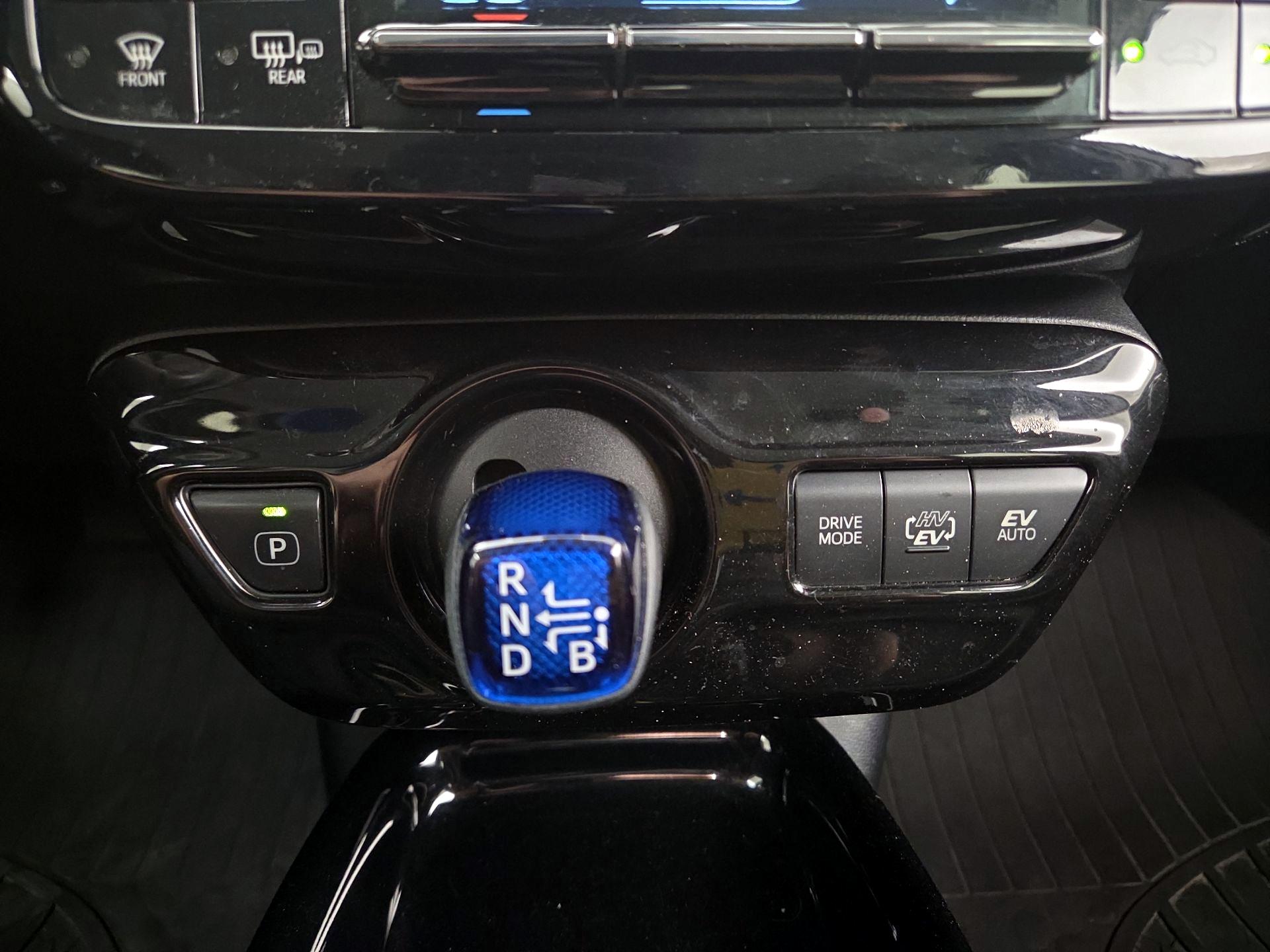 Thumbnail: 2018 Toyota Prius Prime - 17