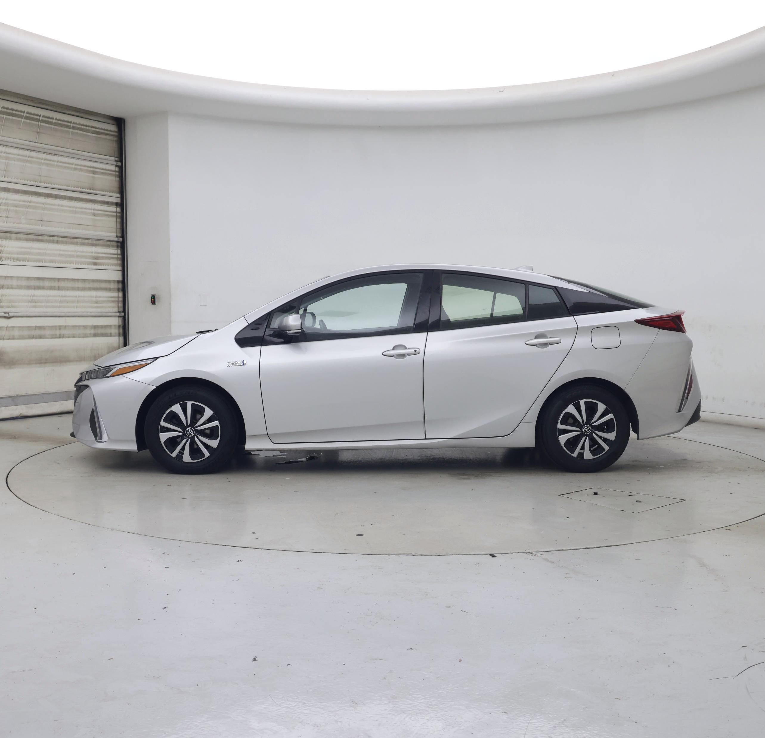 Thumbnail: 2018 Toyota Prius Prime - 3
