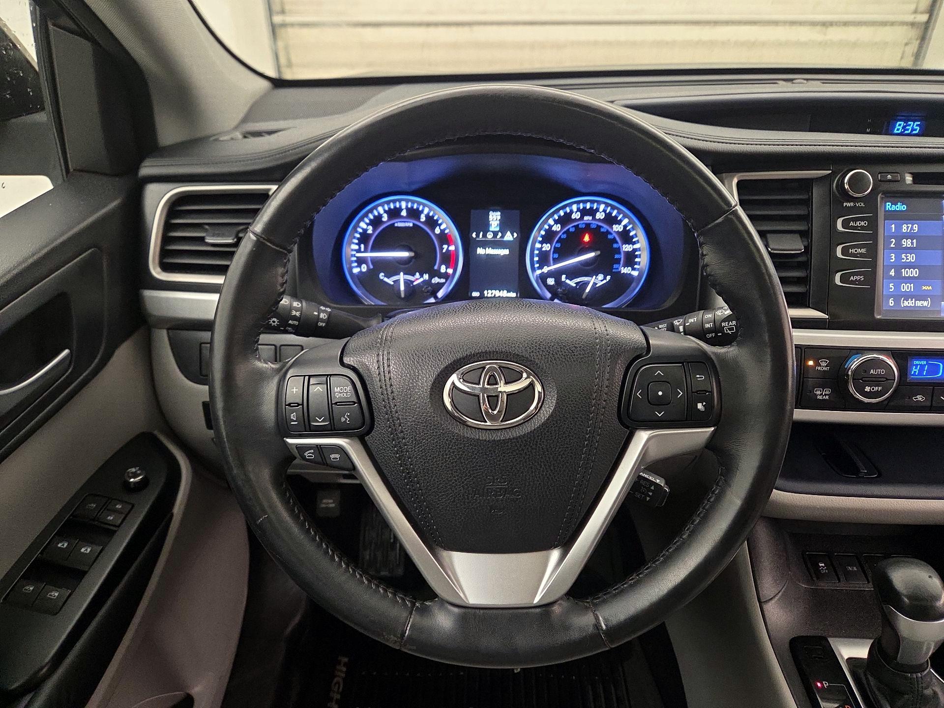Thumbnail: 2015 Toyota Highlander - 10