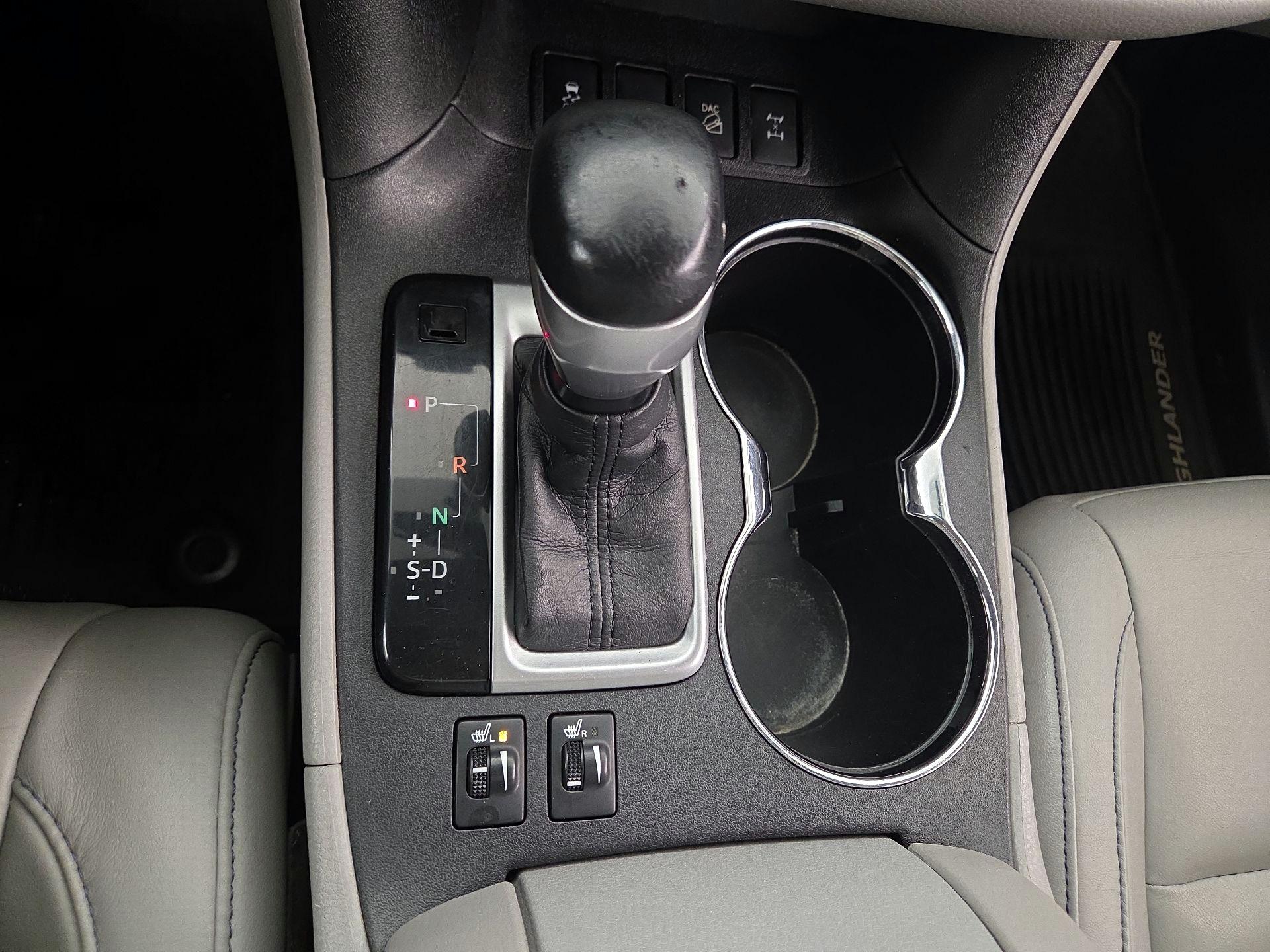 Thumbnail: 2015 Toyota Highlander - 17