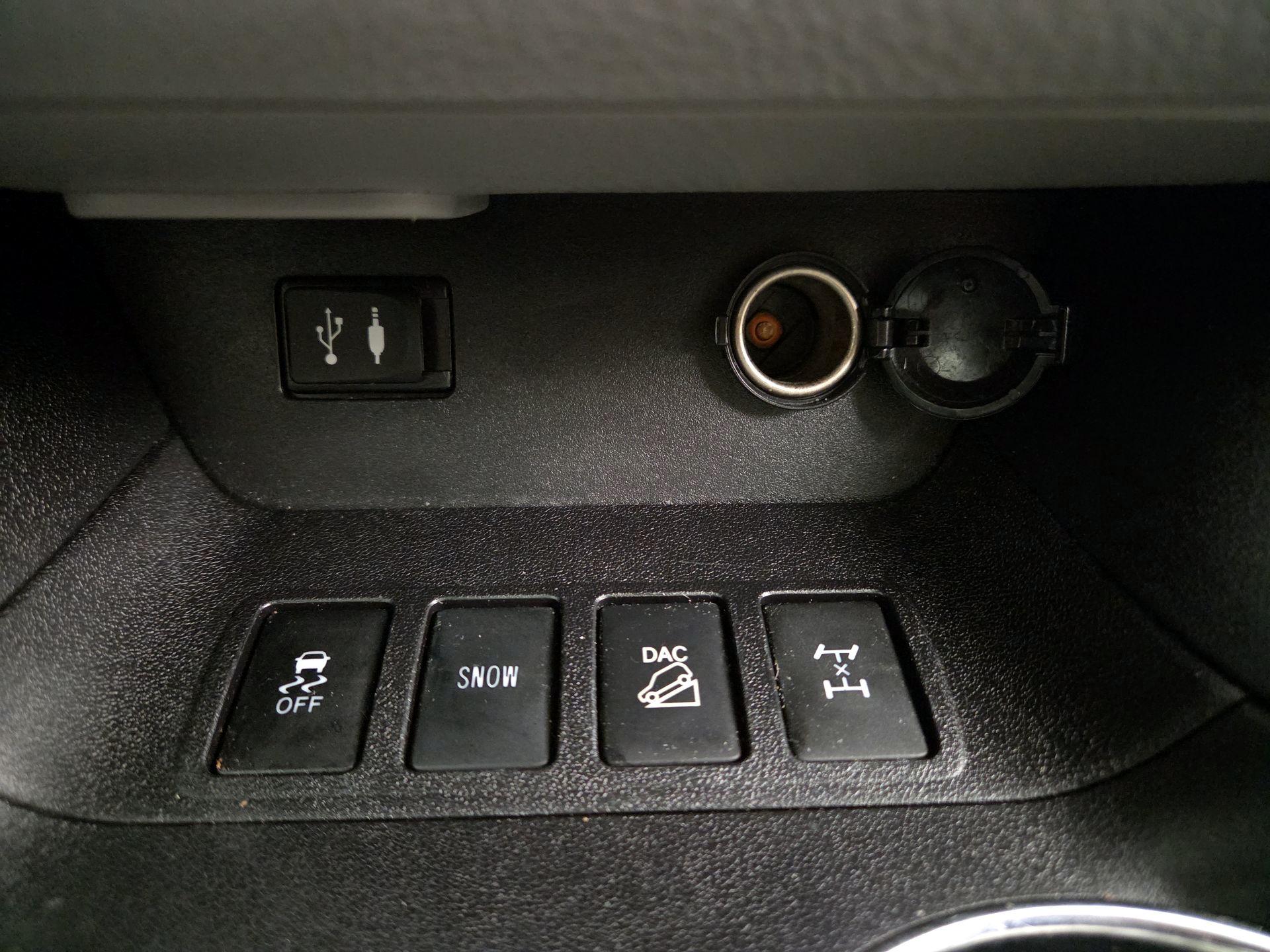 Thumbnail: 2015 Toyota Highlander - 18