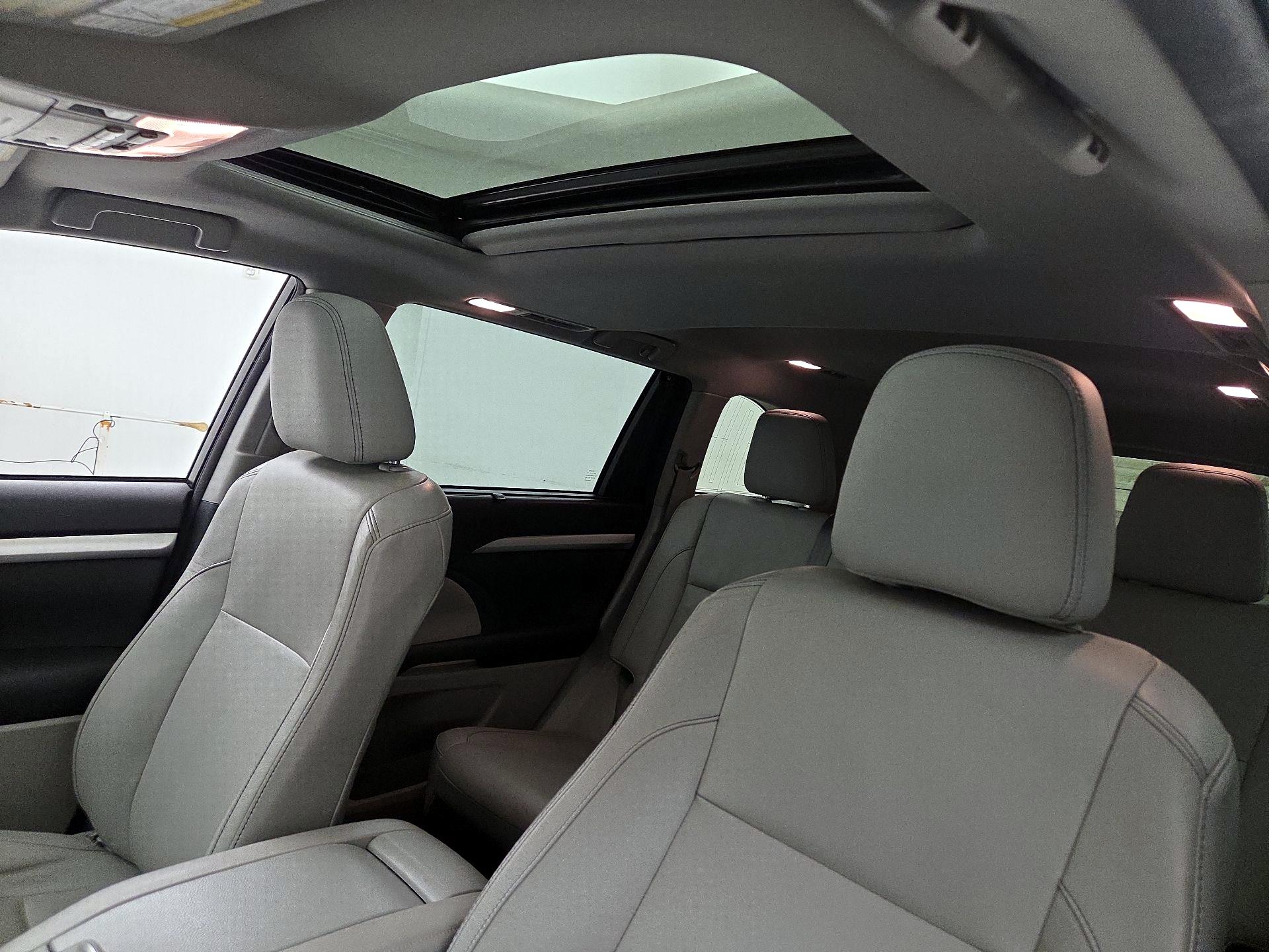 Thumbnail: 2015 Toyota Highlander - 19