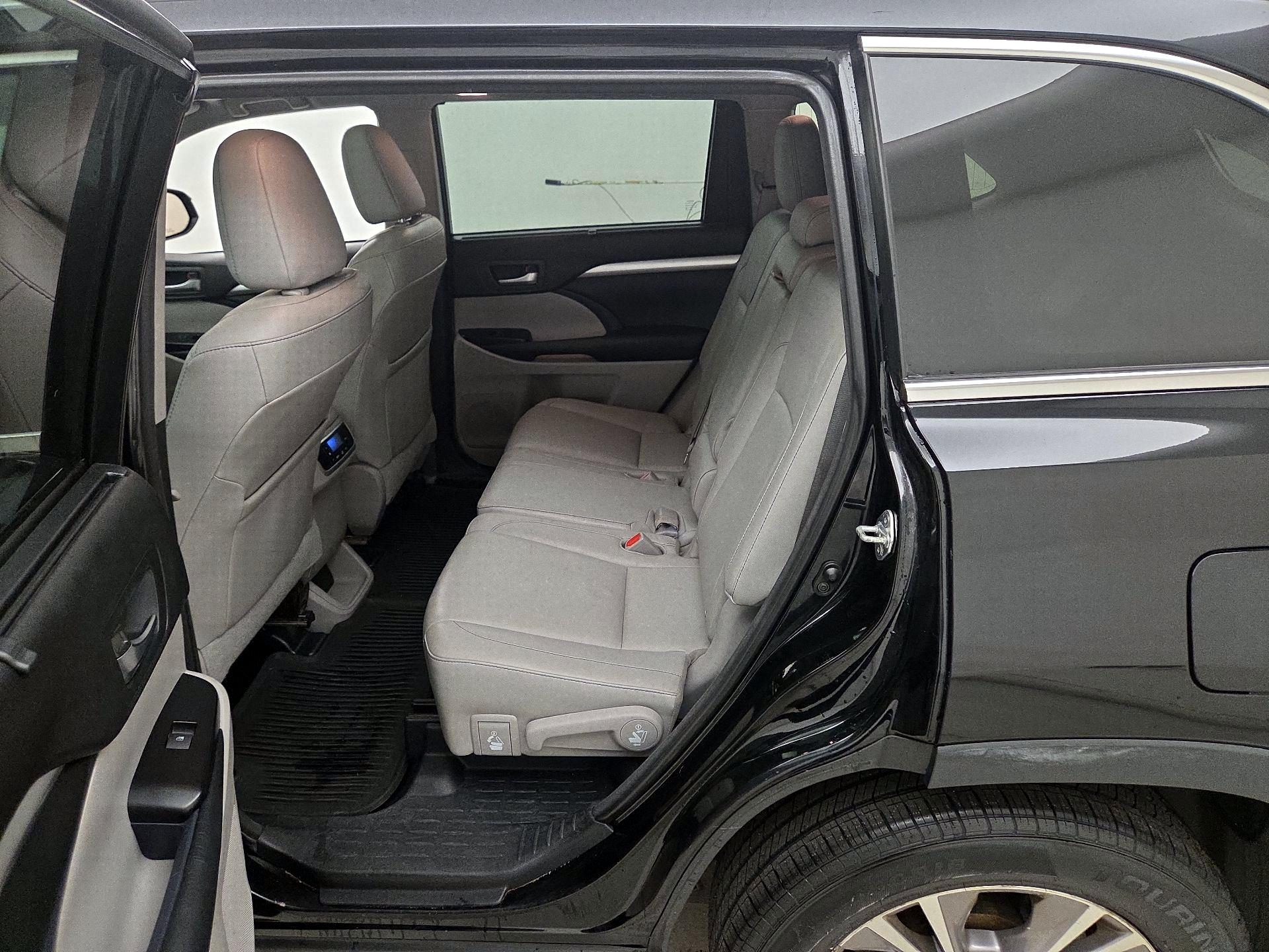 Thumbnail: 2015 Toyota Highlander - 20