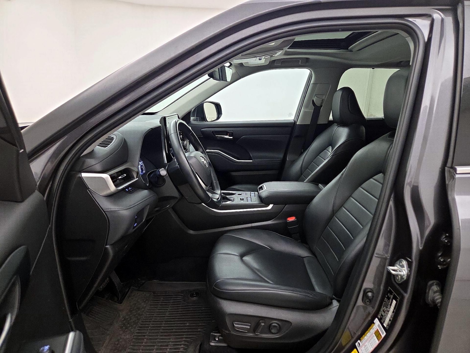 2022 Toyota Highlander XLE - Photo 12