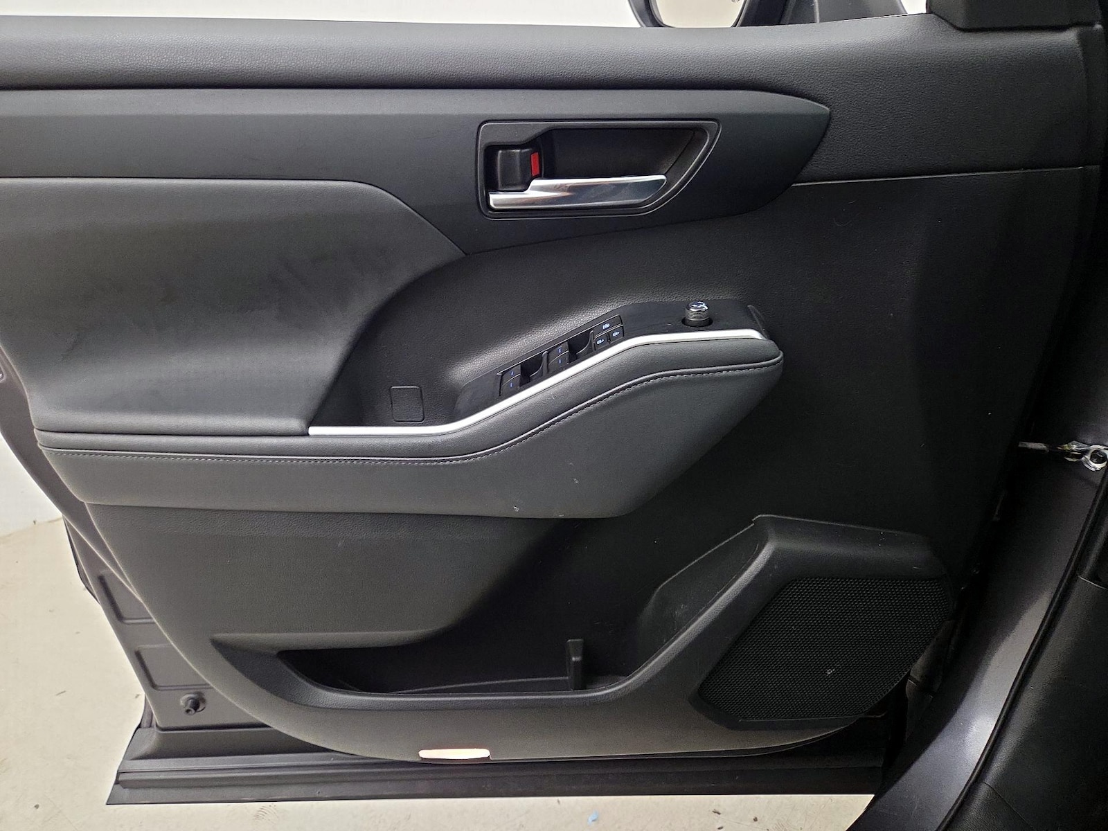 2022 Toyota Highlander XLE - Photo 13