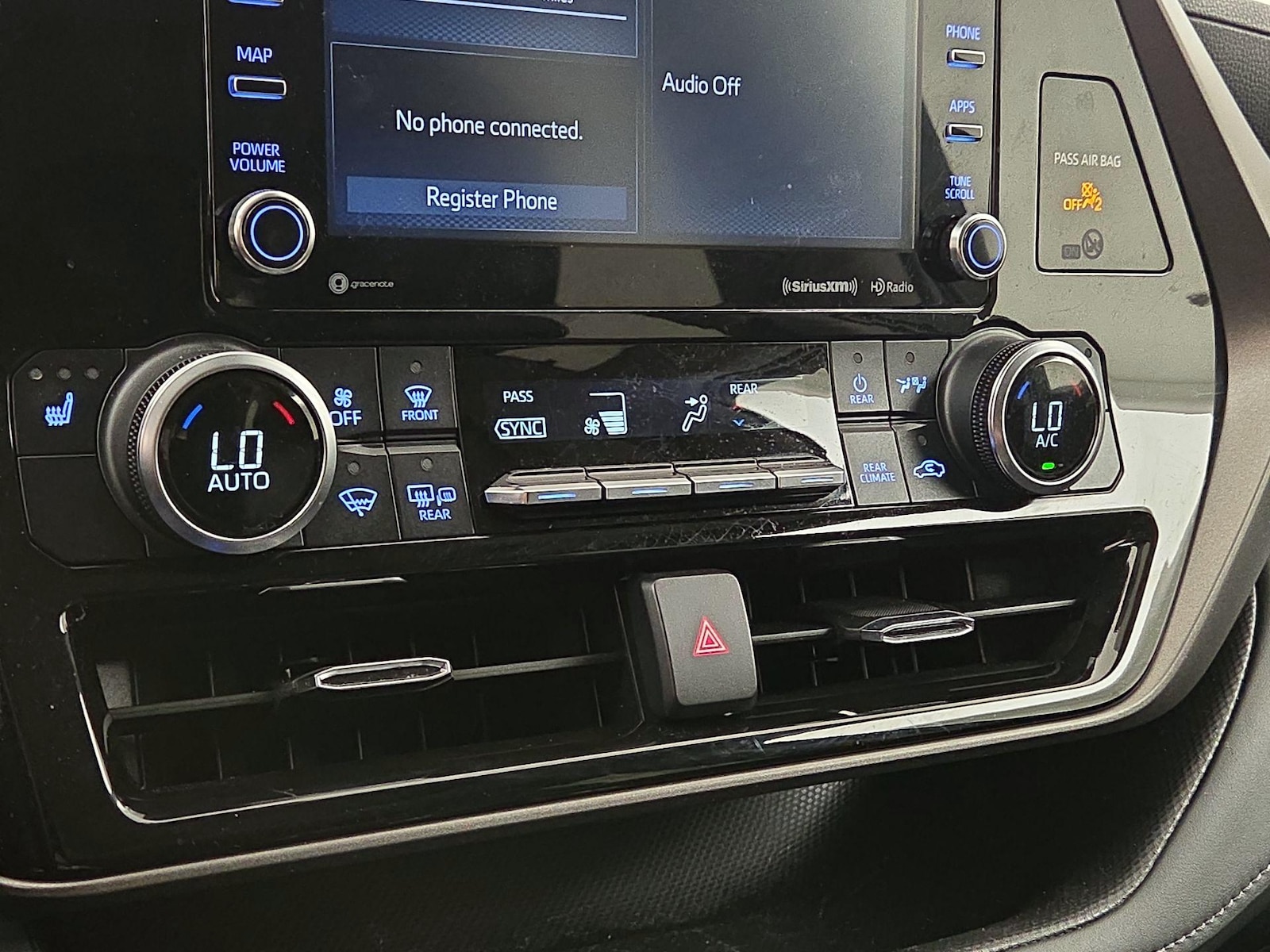 2022 Toyota Highlander XLE - Photo 17