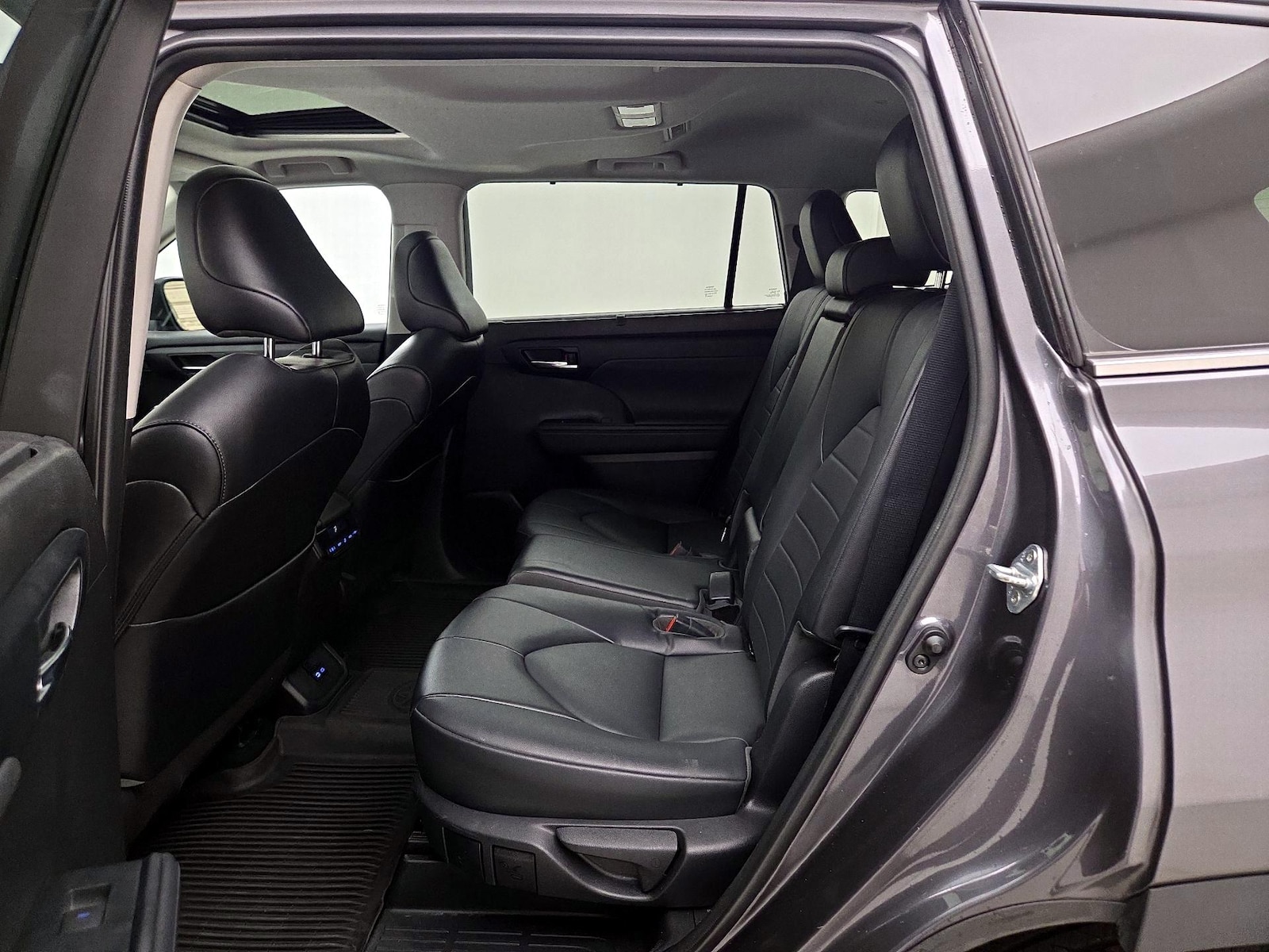 2022 Toyota Highlander XLE - Photo 21