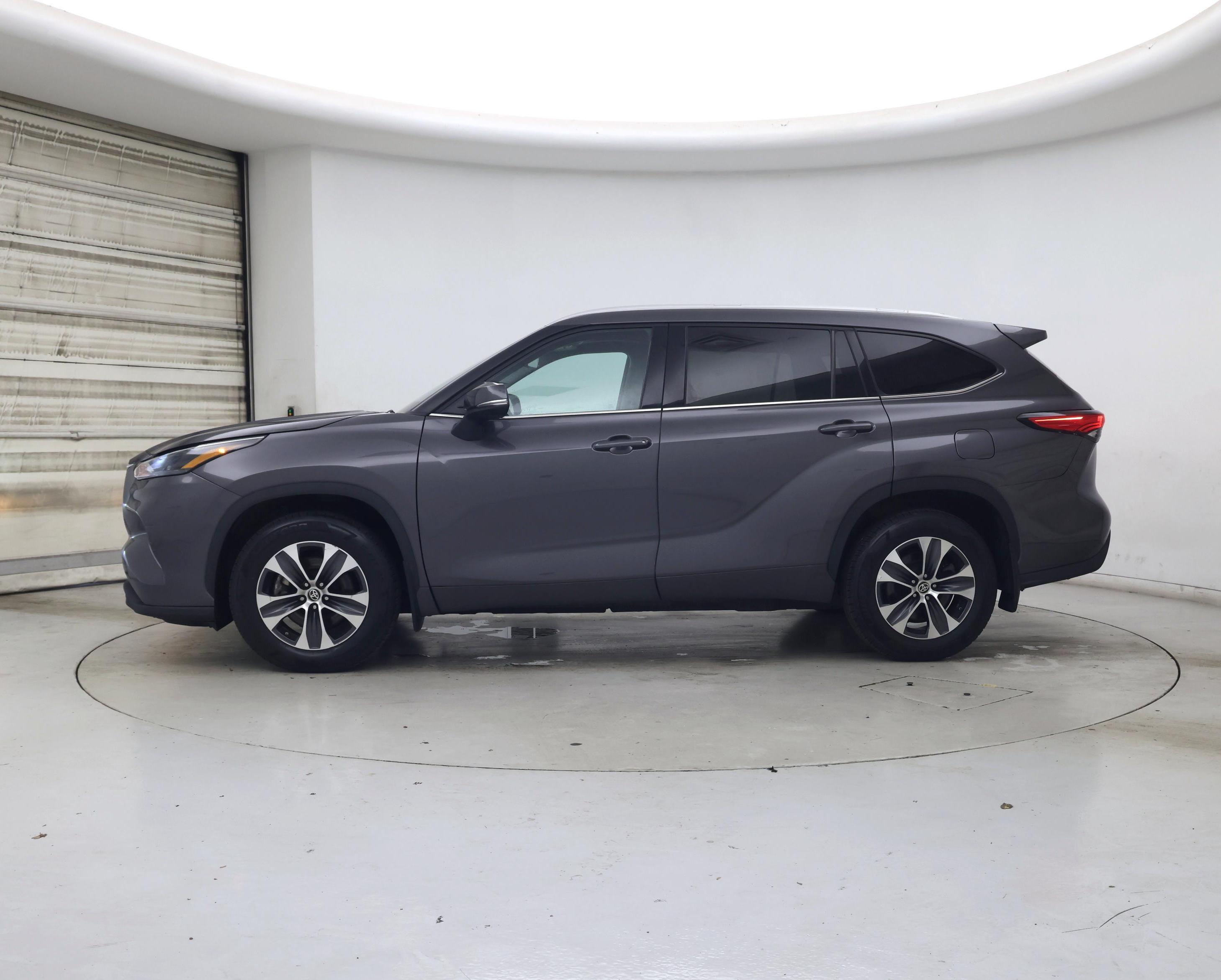 Thumbnail: 2022 Toyota Highlander - 3