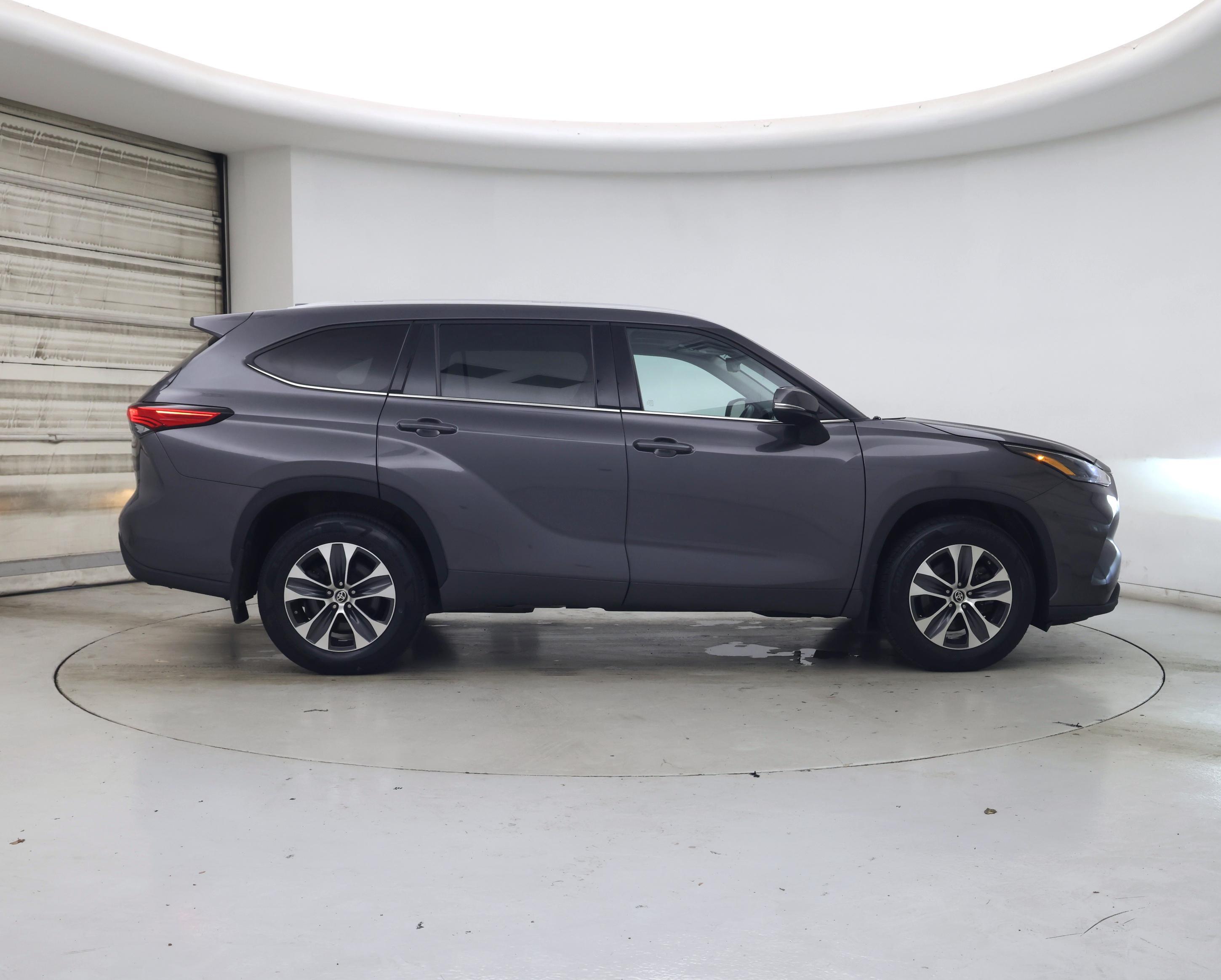 Thumbnail: 2022 Toyota Highlander - 7
