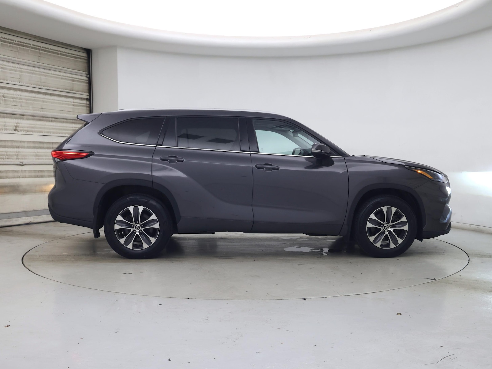 2022 Toyota Highlander XLE - Photo 8