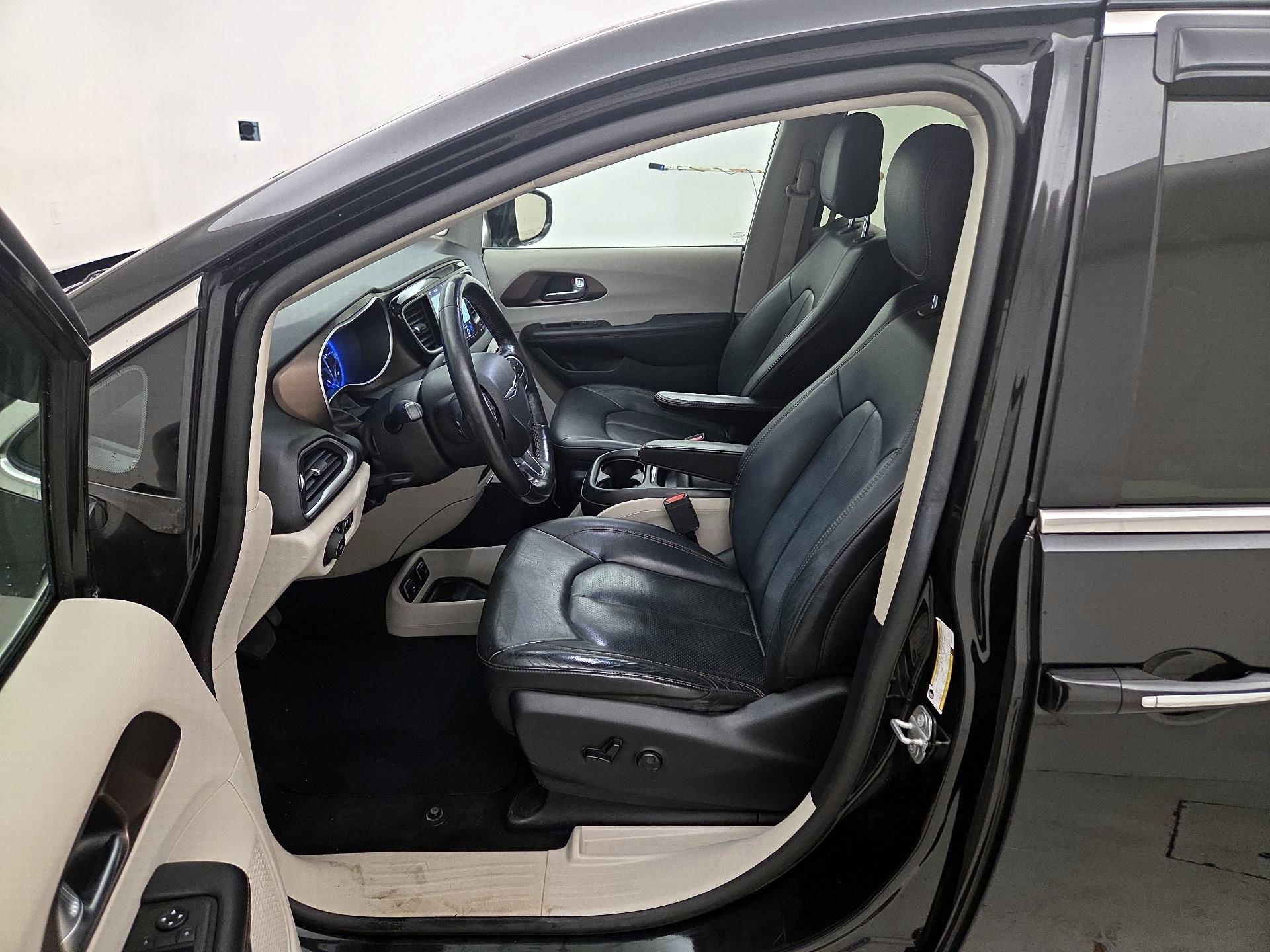 Thumbnail: 2019 Chrysler Pacifica - 11
