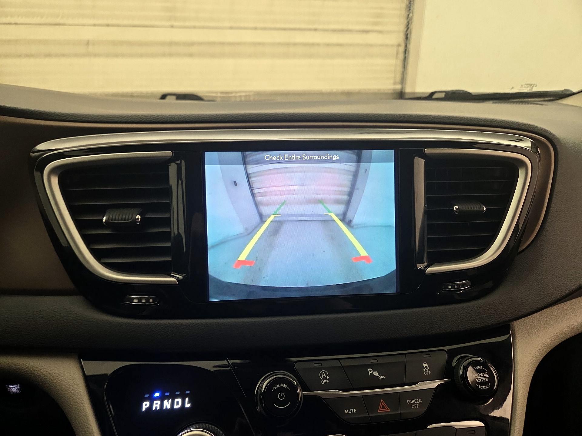 Thumbnail: 2019 Chrysler Pacifica - 15
