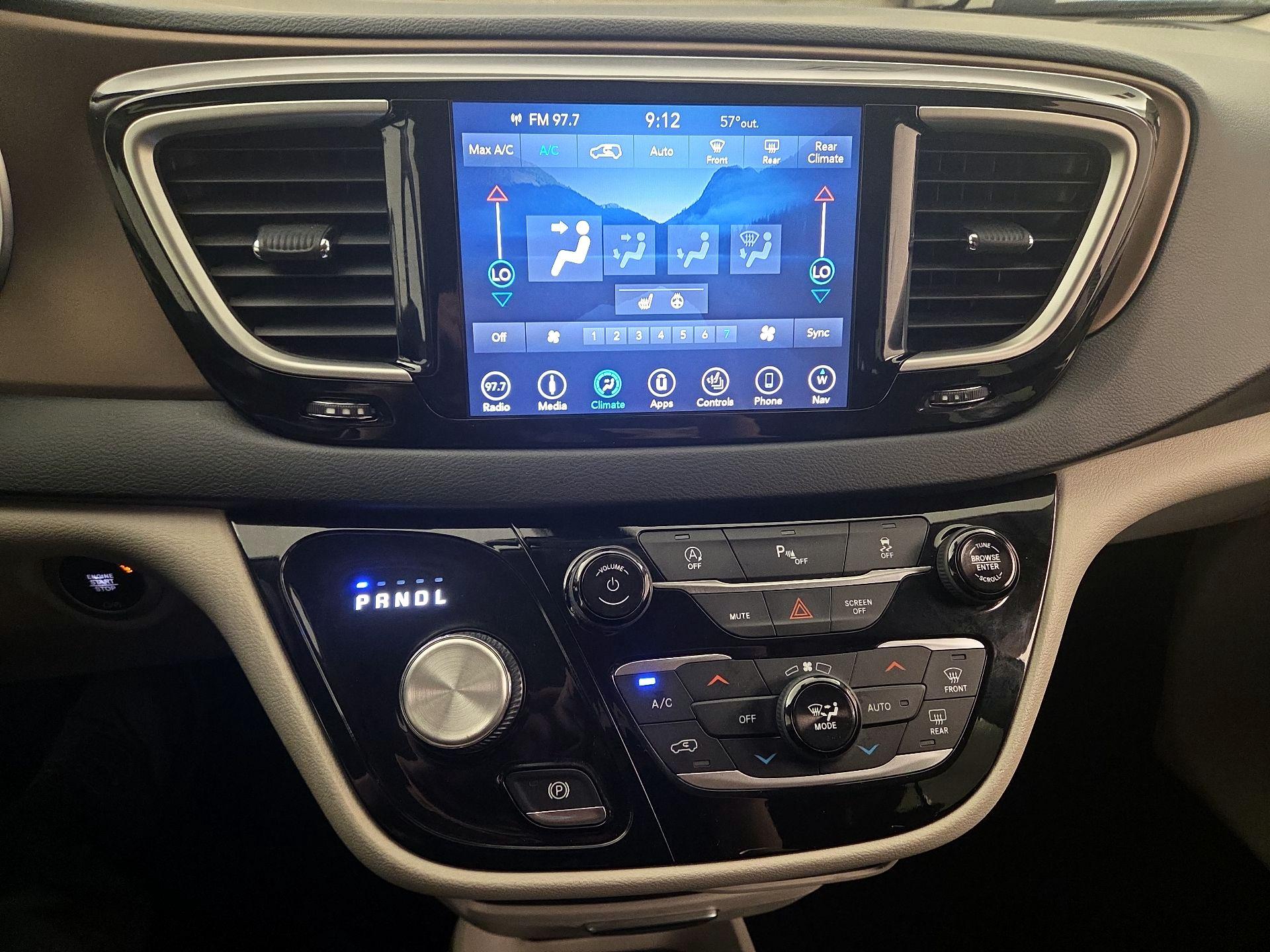 Thumbnail: 2019 Chrysler Pacifica - 17