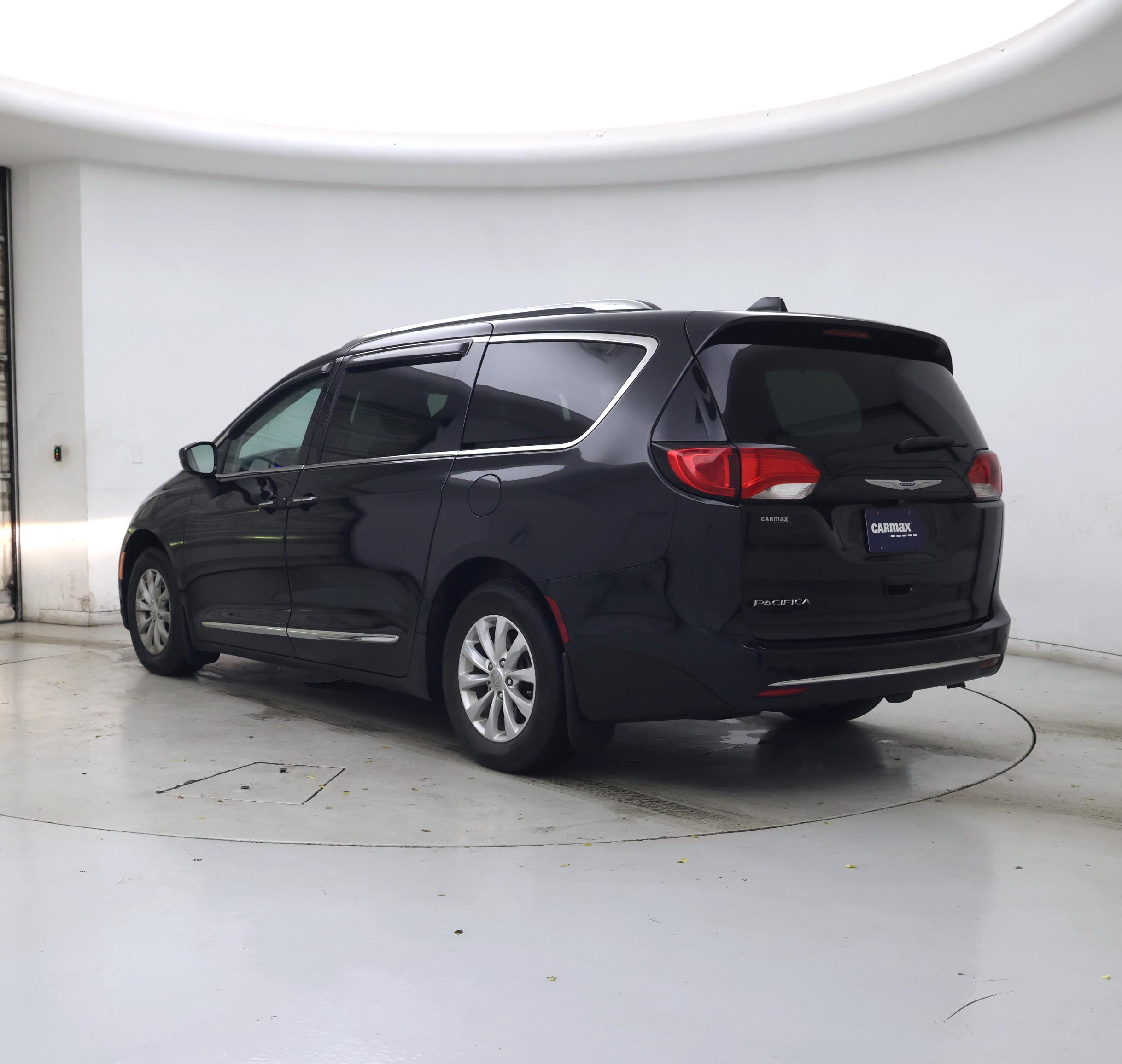 Thumbnail: 2019 Chrysler Pacifica - 2