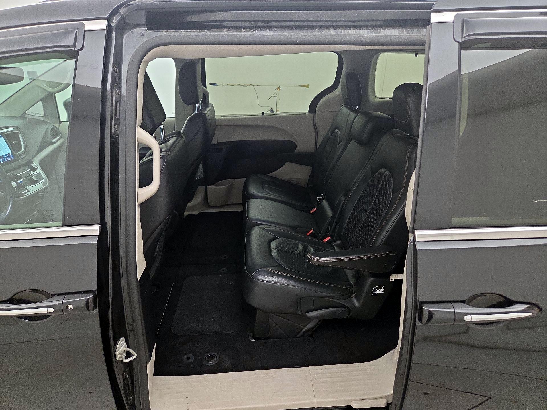 Thumbnail: 2019 Chrysler Pacifica - 20