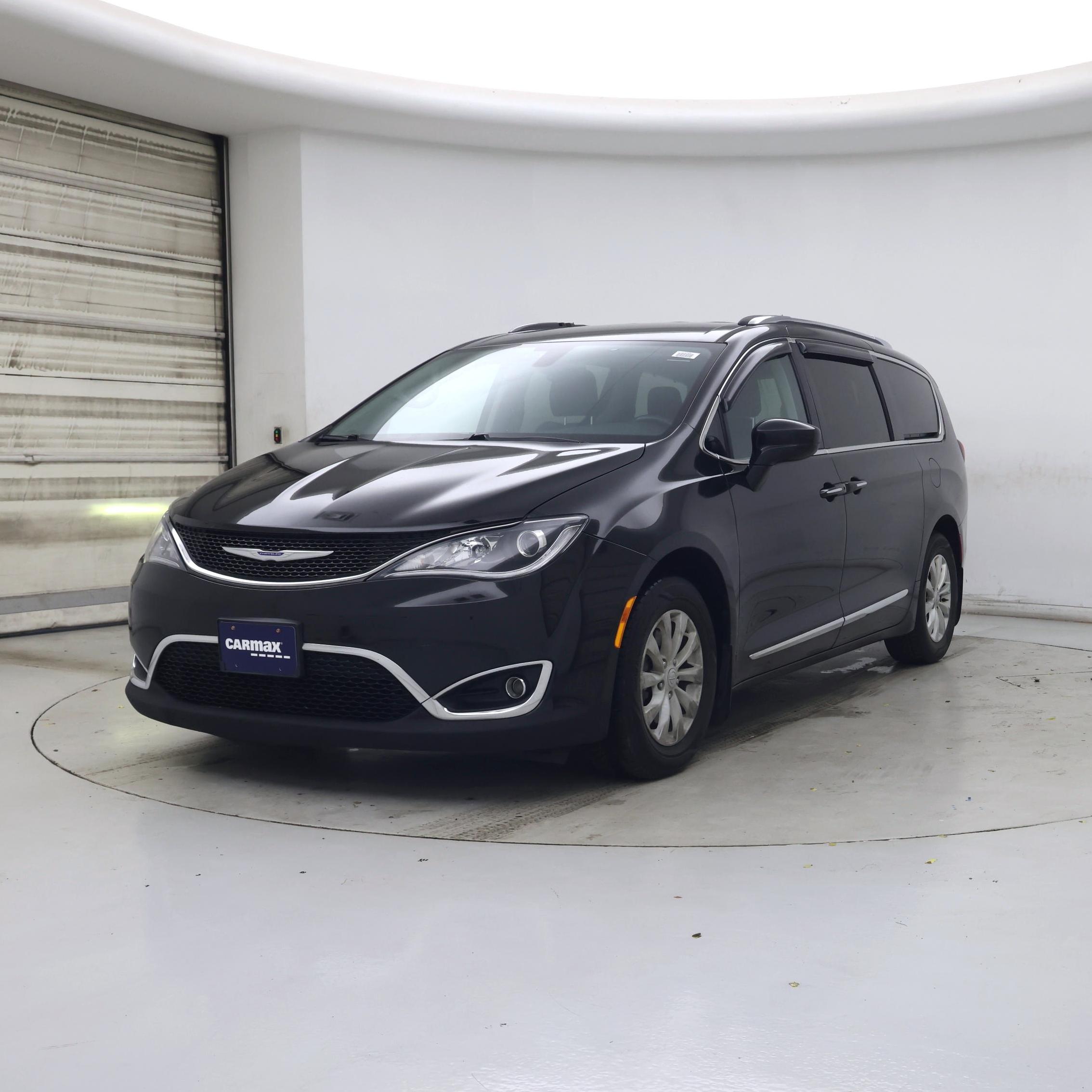Thumbnail: 2019 Chrysler Pacifica - 4